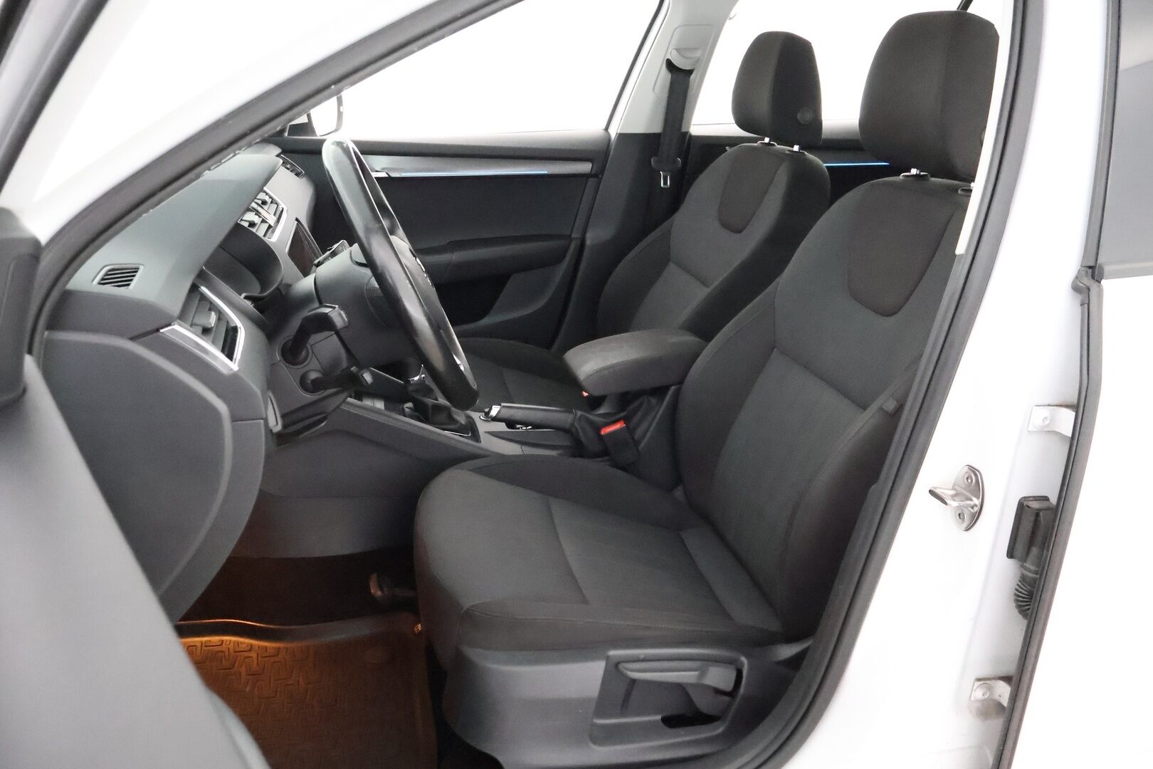Skoda Octavia 2020 Combi 1,5 TSI G-TEC Style BusinessLine DSG Autom. * Webasto / Adapt.Vakkari / Suomiauto / Peruutuskamera / Vetokoukku - Lämmitettävä tuulilasi / BLIS / Hyvät varusteet / Juuri tullut Tampereelle!