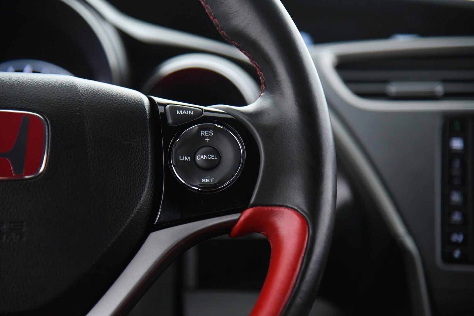 Honda Civic 2016 5D 2,0 Type-R GT / Navi / BLIS / P.kamera / Xenon / Tutkat / Vakkari - 2x Vanteet / Merkkiliikkeen huoltohistoria