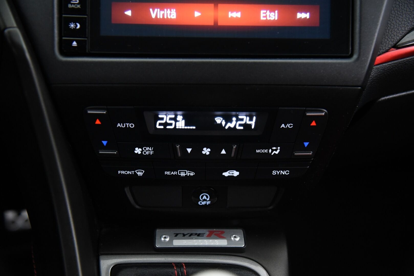 Honda Civic 2016 5D 2,0 Type-R GT / Navi / BLIS / P.kamera / Xenon / Tutkat / Vakkari - 2x Vanteet / Merkkiliikkeen huoltohistoria