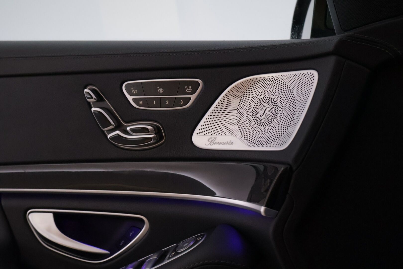 Mercedes-Benz S 2015 350 BLUETEC 4MATIC Sedan *Webasto / DTR+ / Burmester / 360° / Panorama / Imuovet / BLIS / Koukku / ILS / HUD / IHC+* - Ilmastoidut, dynaamiset ja hierovat muistipenkit / Merkkihuollettu / Ambient Light / Ilma-alusta / Digimittaristo 