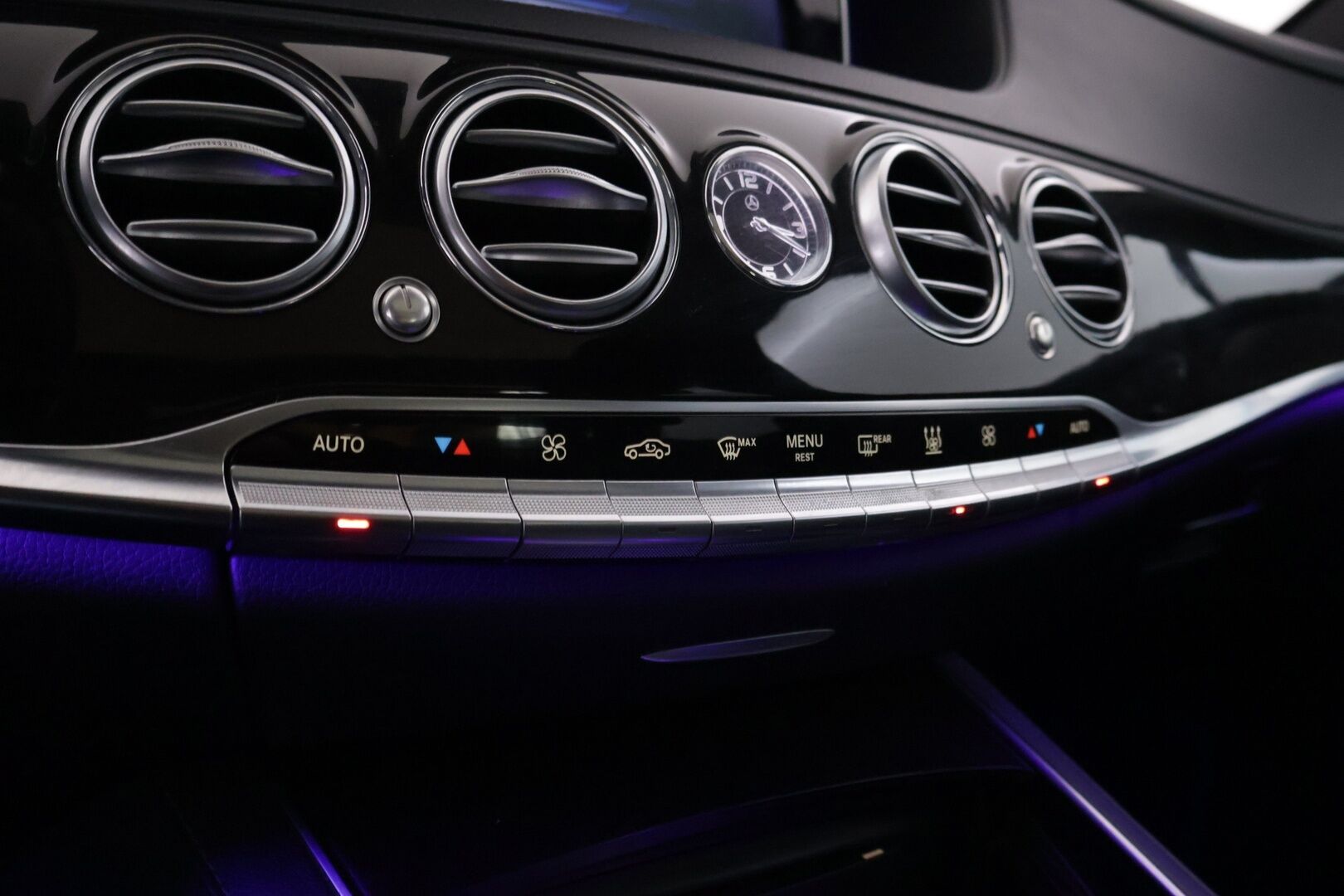 Mercedes-Benz S 2015 350 BLUETEC 4MATIC Sedan *Webasto / DTR+ / Burmester / 360° / Panorama / Imuovet / BLIS / Koukku / ILS / HUD / IHC+* - Ilmastoidut, dynaamiset ja hierovat muistipenkit / Merkkihuollettu / Ambient Light / Ilma-alusta / Digimittaristo 