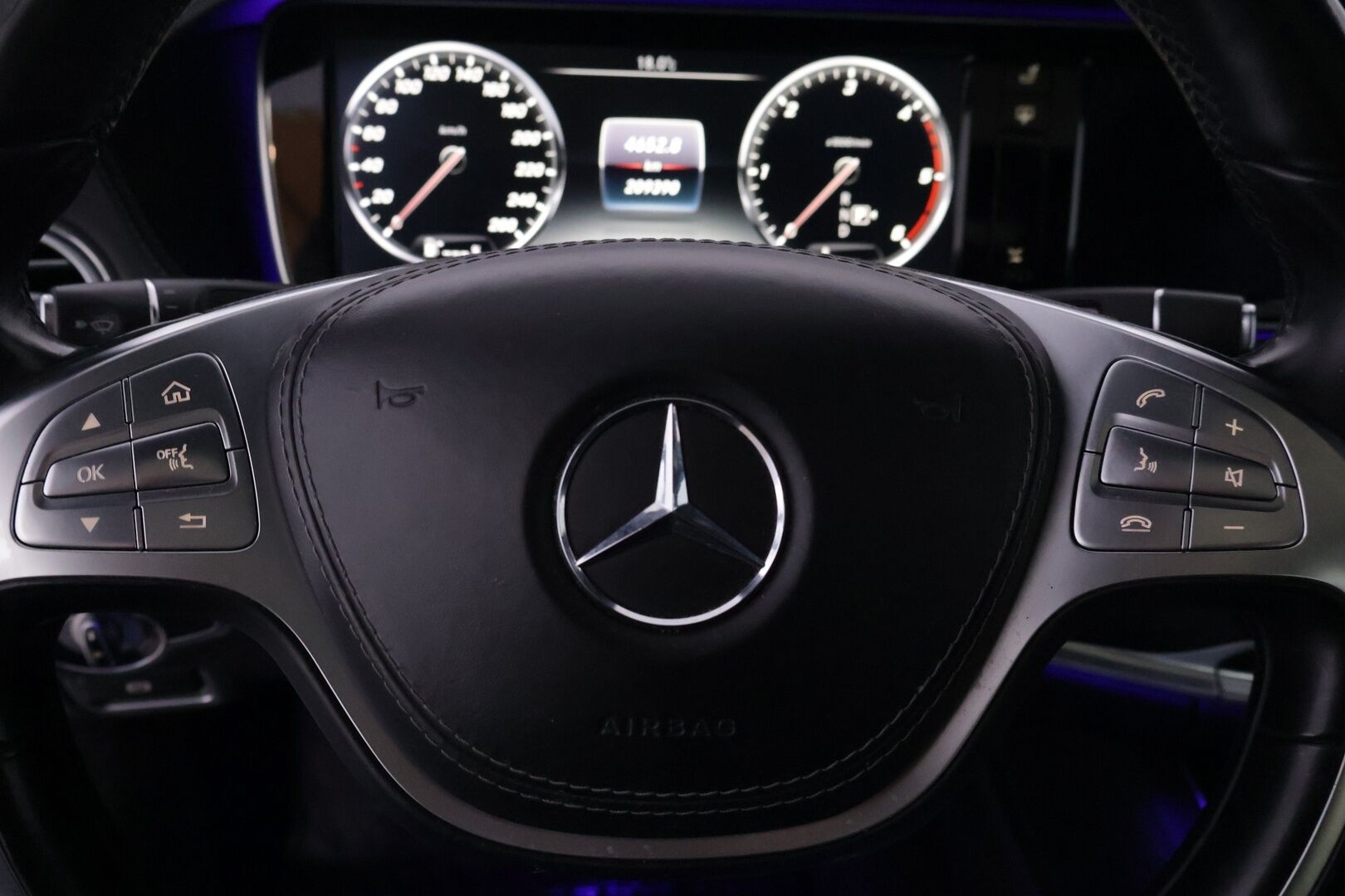 Mercedes-Benz S 2015 350 BLUETEC 4MATIC Sedan *Webasto / DTR+ / Burmester / 360° / Panorama / Imuovet / BLIS / Koukku / ILS / HUD / IHC+* - Ilmastoidut, dynaamiset ja hierovat muistipenkit / Merkkihuollettu / Ambient Light / Ilma-alusta / Digimittaristo 