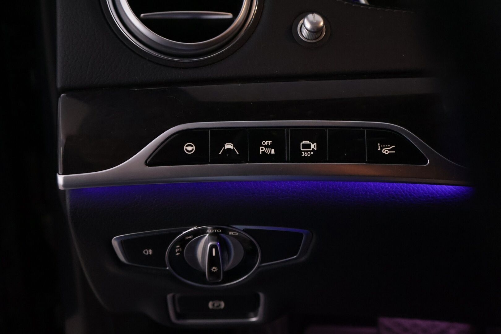 Mercedes-Benz S 2015 350 BLUETEC 4MATIC Sedan *Webasto / DTR+ / Burmester / 360° / Panorama / Imuovet / BLIS / Koukku / ILS / HUD / IHC+* - Ilmastoidut, dynaamiset ja hierovat muistipenkit / Merkkihuollettu / Ambient Light / Ilma-alusta / Digimittaristo 