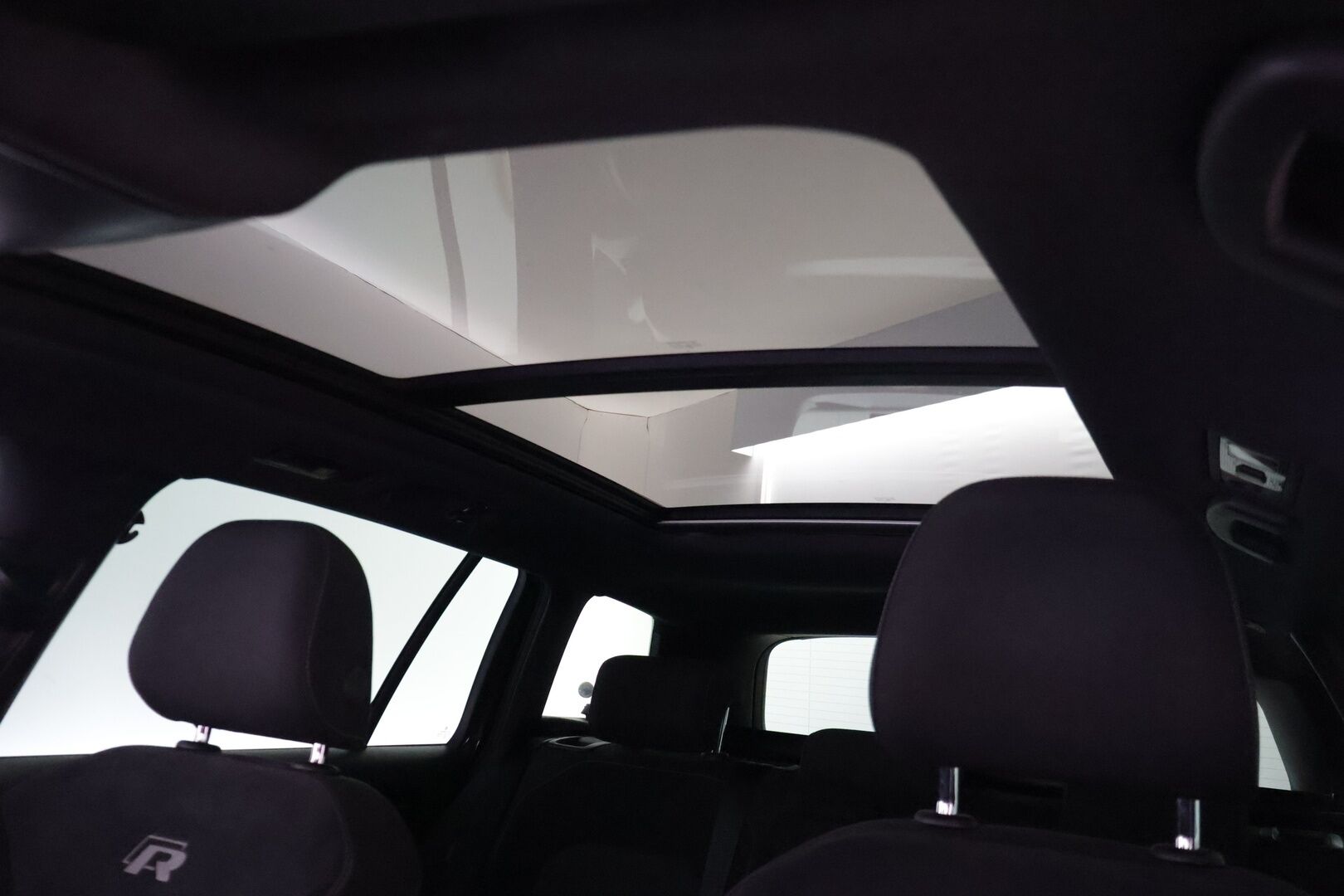 Volkswagen Golf 2018 Variant R 2,0 TSI 228 kW (310 hv) 4MOTION aut. - | Facelift | Panorama | DynAudio | Kessy | Digimittaristo | ACC | Tutkat | DCC | 20" Vossen | BLIS | Adapt. LED |