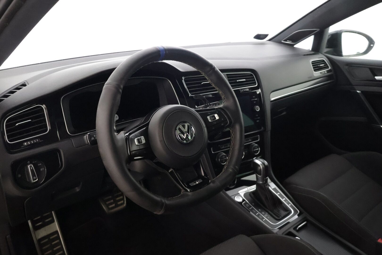 Volkswagen Golf 2018 Variant R 2,0 TSI 228 kW (310 hv) 4MOTION aut. - | Facelift | Panorama | DynAudio | Kessy | Digimittaristo | ACC | Tutkat | DCC | 20" Vossen | BLIS | Adapt. LED |