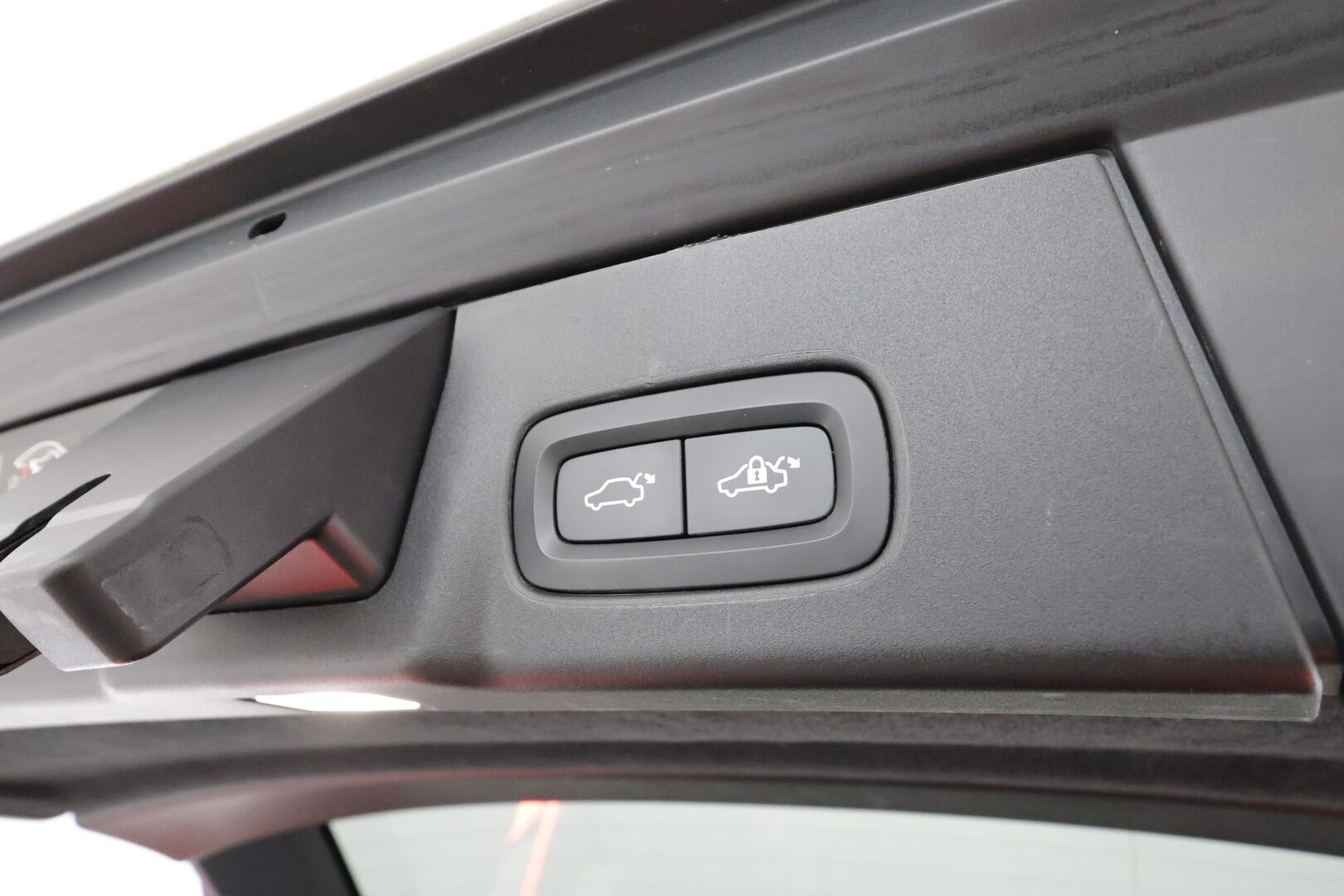 Volvo V90 2020 T8 TwE AWD R-Design aut * ACC / HUD / 360° / Webasto / Muistipenkki / Full LED / BLIS / Navi / Puolinahat * - Suomi-auto / Kahdet renkaat alumiinivanteilla / Juuri katsastettu - HULLUT JOULUT KORKOTARJOUS 2,49% 