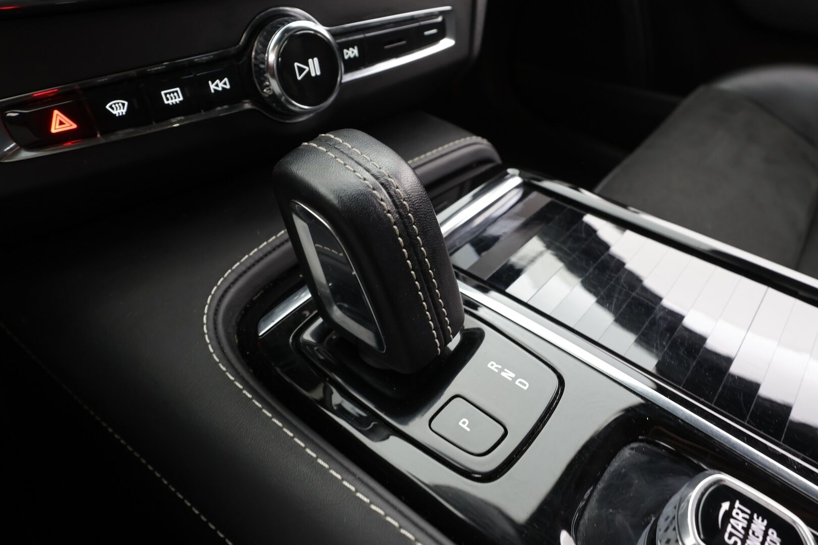 Volvo V90 2020 T8 TwE AWD R-Design aut * ACC / HUD / 360° / Webasto / Muistipenkki / Full LED / BLIS / Navi / Puolinahat * - Suomi-auto / Kahdet renkaat aluvanteilla