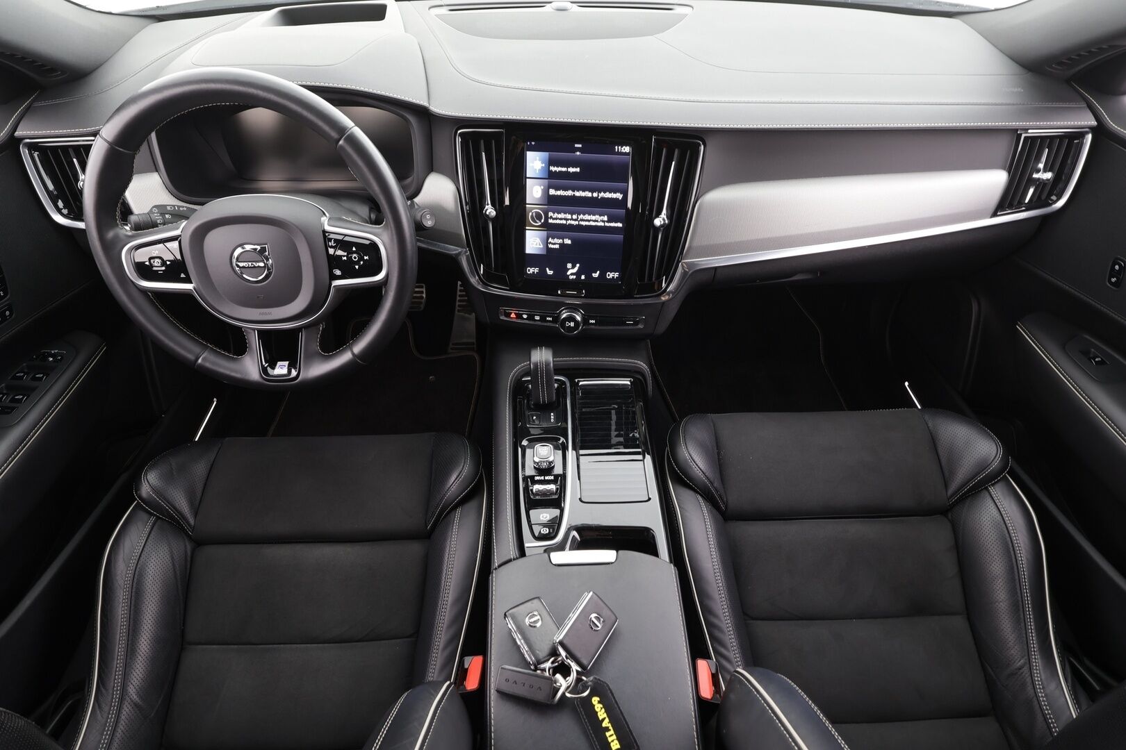 Volvo V90 2020 T8 TwE AWD R-Design aut * ACC / HUD / 360° / Webasto / Muistipenkki / Full LED / BLIS / Navi / Puolinahat * - Suomi-auto / Kahdet renkaat alumiinivanteilla / Juuri katsastettu - HULLUT JOULUT KORKOTARJOUS 2,49% 