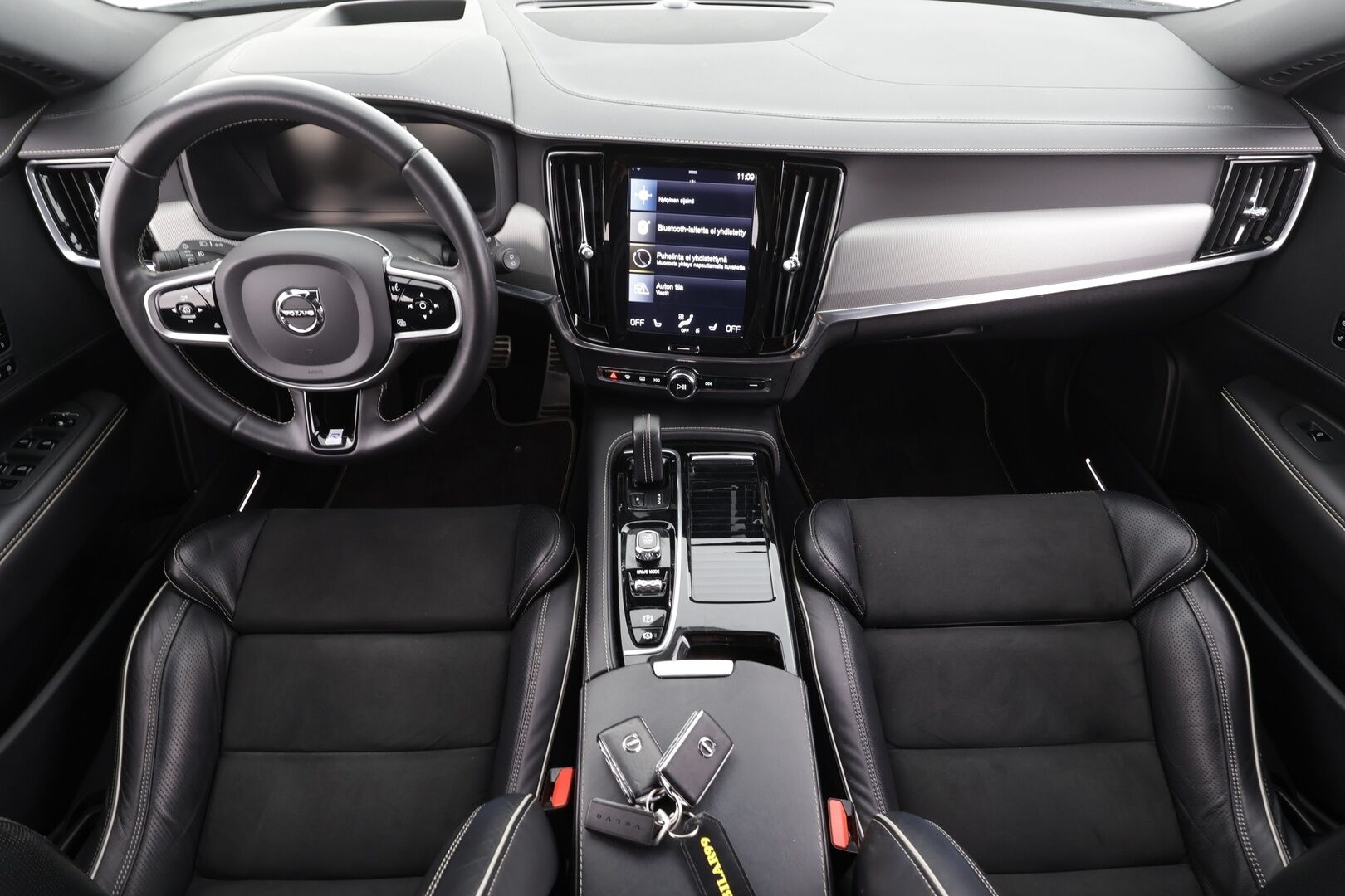 Volvo V90 2020 T8 TwE AWD R-Design aut * ACC / HUD / 360° / Webasto / Muistipenkki / Full LED / BLIS / Navi / Puolinahat * - Suomi-auto / Kahdet renkaat alumiinivanteilla / Juuri katsastettu - HULLUT JOULUT KORKOTARJOUS 2,49% 