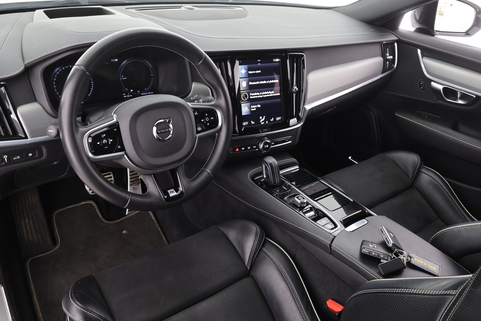 Volvo V90 2020 T8 TwE AWD R-Design aut * ACC / HUD / 360° / Webasto / Muistipenkki / Full LED / BLIS / Navi / Puolinahat * - Suomi-auto / Kahdet renkaat alumiinivanteilla / Juuri katsastettu - HULLUT JOULUT KORKOTARJOUS 2,49% 