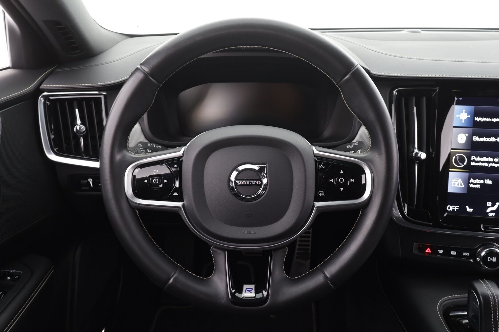 Volvo V90 2020 T8 TwE AWD R-Design aut * ACC / HUD / 360° / Webasto / Muistipenkki / Full LED / BLIS / Navi / Puolinahat * - Suomi-auto / Kahdet renkaat aluvanteilla