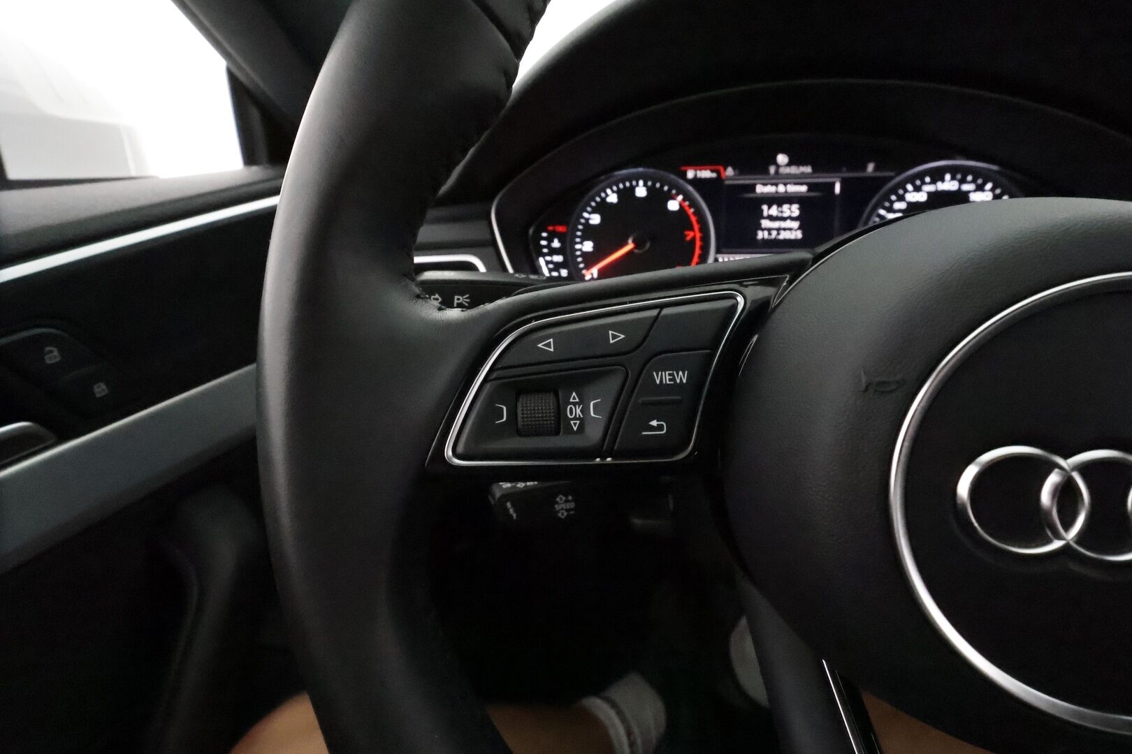 Audi A5 2019 Sportback Business Sport Comfort Edition 35 TFSI 110 kW MHEV S tronic **Webasto / Koukku / Matrix-LED / Sporttipenkit** - Suomi-auto / Kahdet Renkaat