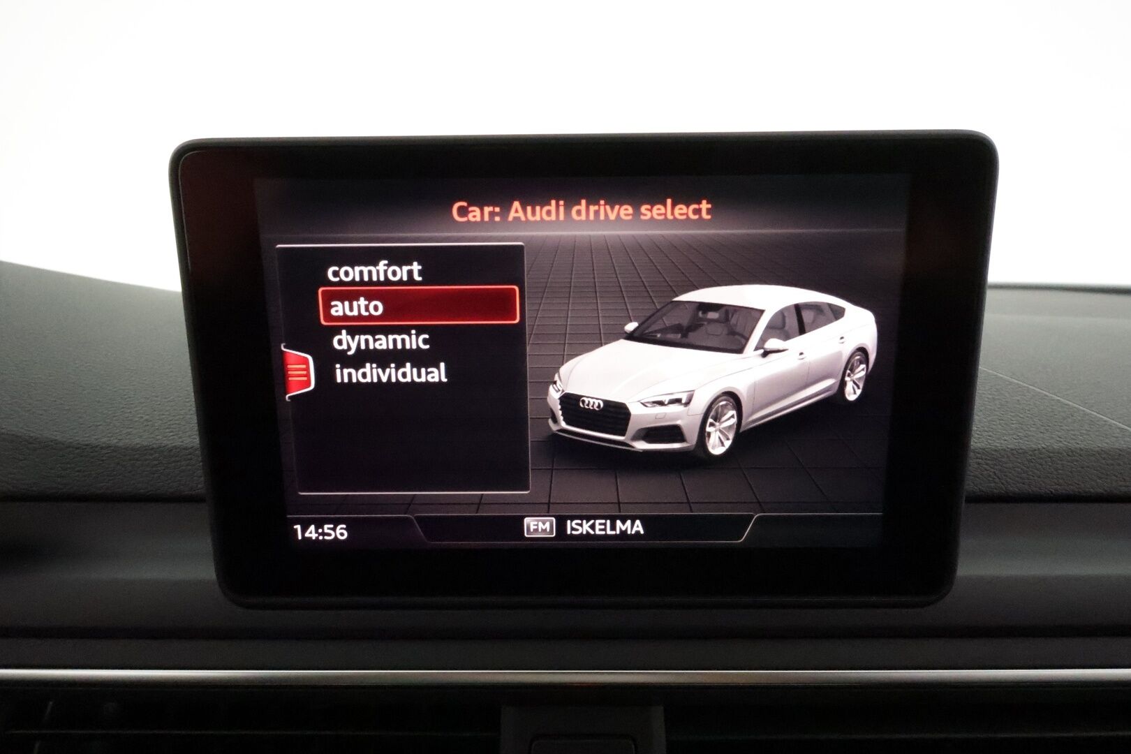 Audi A5 2019 Sportback Business Sport Comfort Edition 35 TFSI 110 kW MHEV S tronic **Webasto / Koukku / Matrix-LED / Sporttipenkit** - Suomi-auto / Kahdet Renkaat