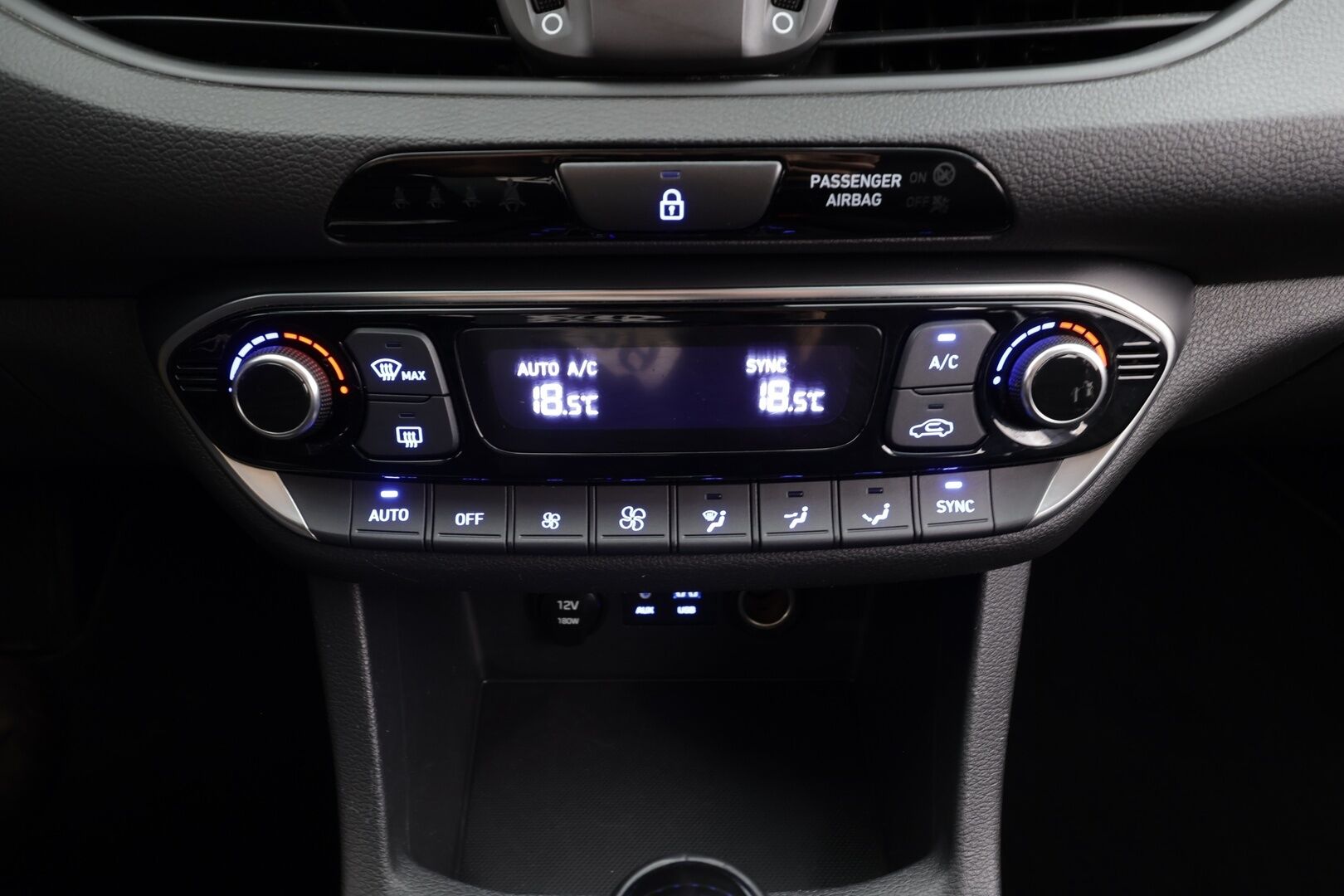 Hyundai i30 Wagon 2020 1,4 T-GDI 140 hv 7-DCT-aut Comfort - Koukku / Sisätilanlämmitin / LED / P.kamera / Kaistavahti / Apple&Android / Suomi-auto / Kahdet renkaat aluvanteilla / Laadukas Comfort varustelu