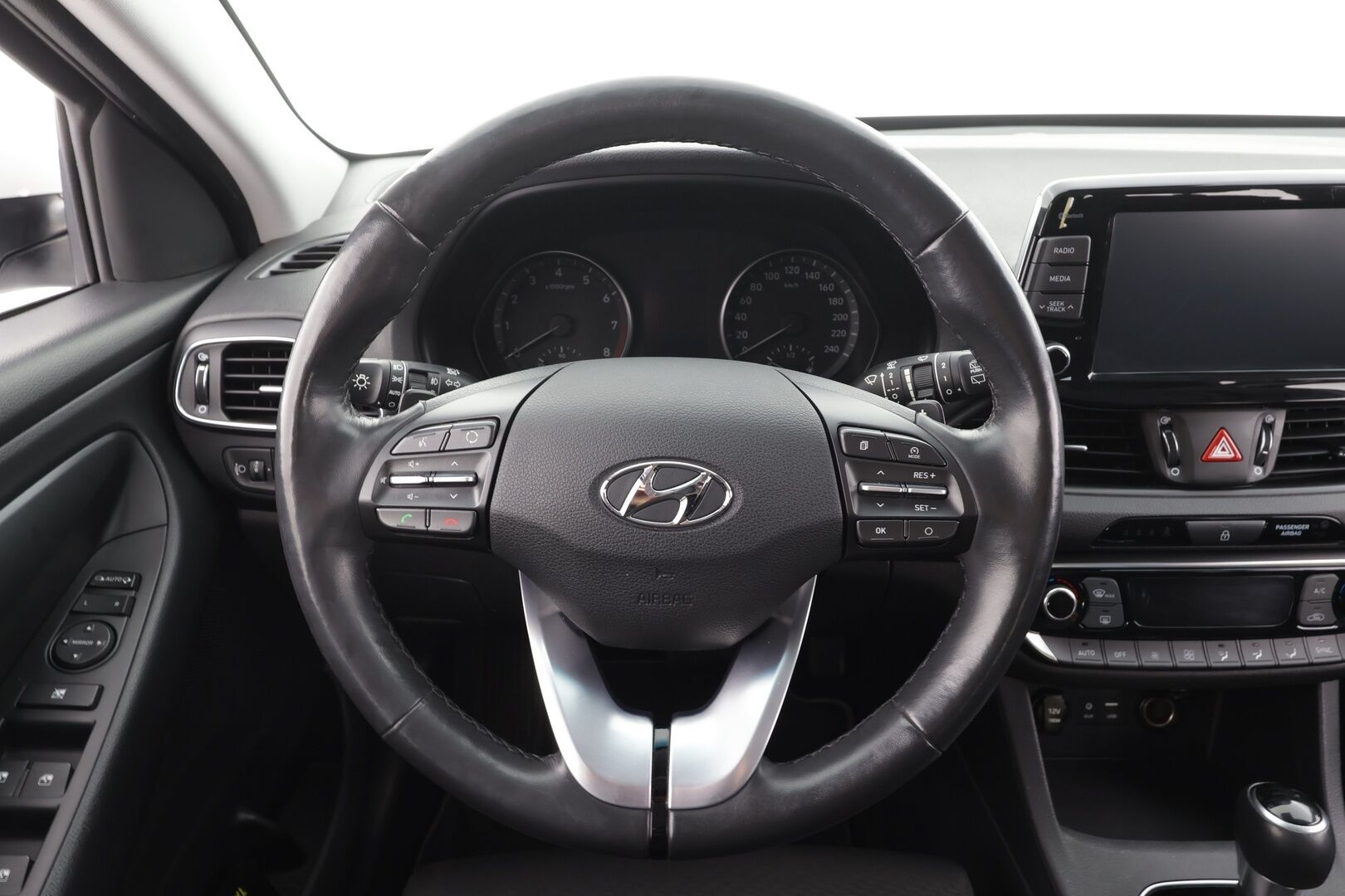 Hyundai i30 Wagon 2020 1,4 T-GDI 140 hv 7-DCT-aut Comfort - Koukku / Sisätilanlämmitin / LED / P.kamera / Kaistavahti / Apple&Android / Suomi-auto / Kahdet renkaat aluvanteilla / Laadukas Comfort varustelu