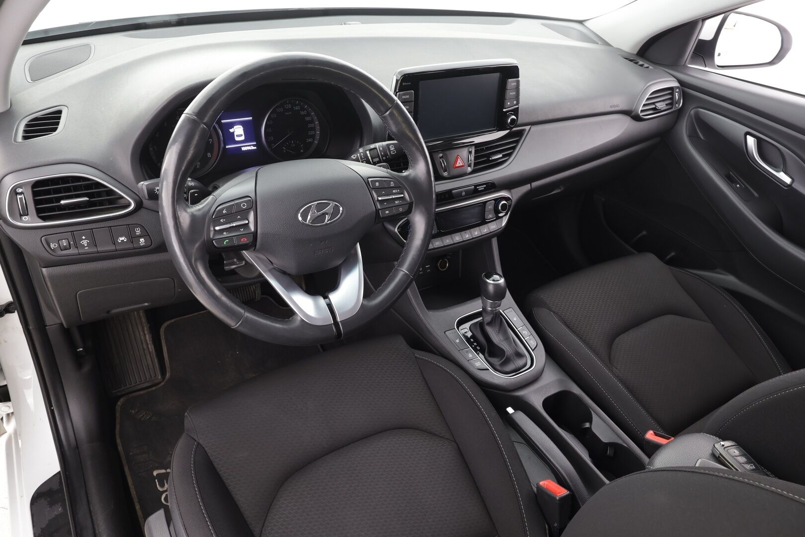 Hyundai i30 Wagon 2020 1,4 T-GDI 140 hv 7-DCT-aut Comfort - Koukku / Sisätilanlämmitin / LED / P.kamera / Kaistavahti / Apple&Android / Suomi-auto / Kahdet renkaat aluvanteilla / Laadukas Comfort varustelu