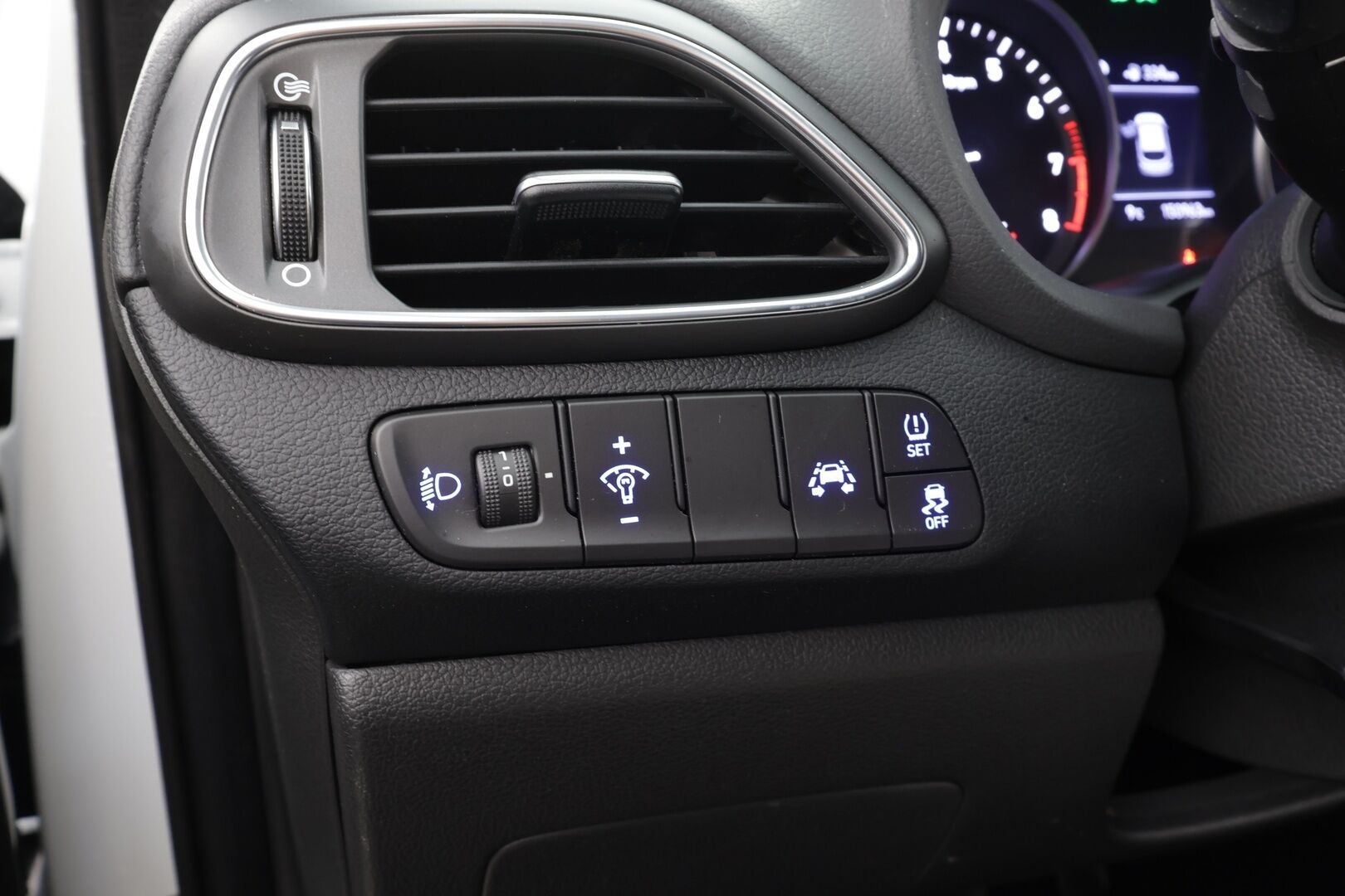 Hyundai i30 Wagon 2020 1,4 T-GDI 140 hv 7-DCT-aut Comfort - Koukku / Sisätilanlämmitin / LED / P.kamera / Kaistavahti / Apple&Android / Suomi-auto / Kahdet renkaat aluvanteilla / Laadukas Comfort varustelu