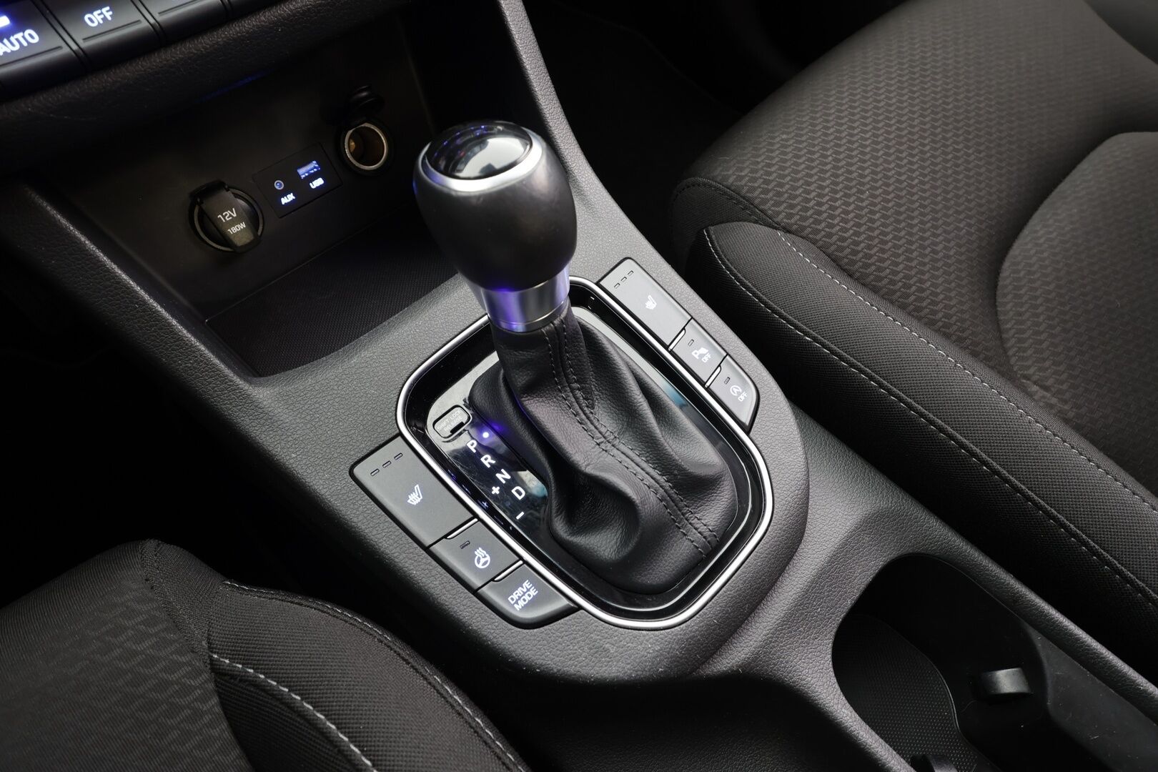 Hyundai i30 Wagon 2020 1,4 T-GDI 140 hv 7-DCT-aut Comfort - Koukku / Sisätilanlämmitin / LED / P.kamera / Kaistavahti / Apple&Android / Suomi-auto / Kahdet renkaat aluvanteilla / Laadukas Comfort varustelu