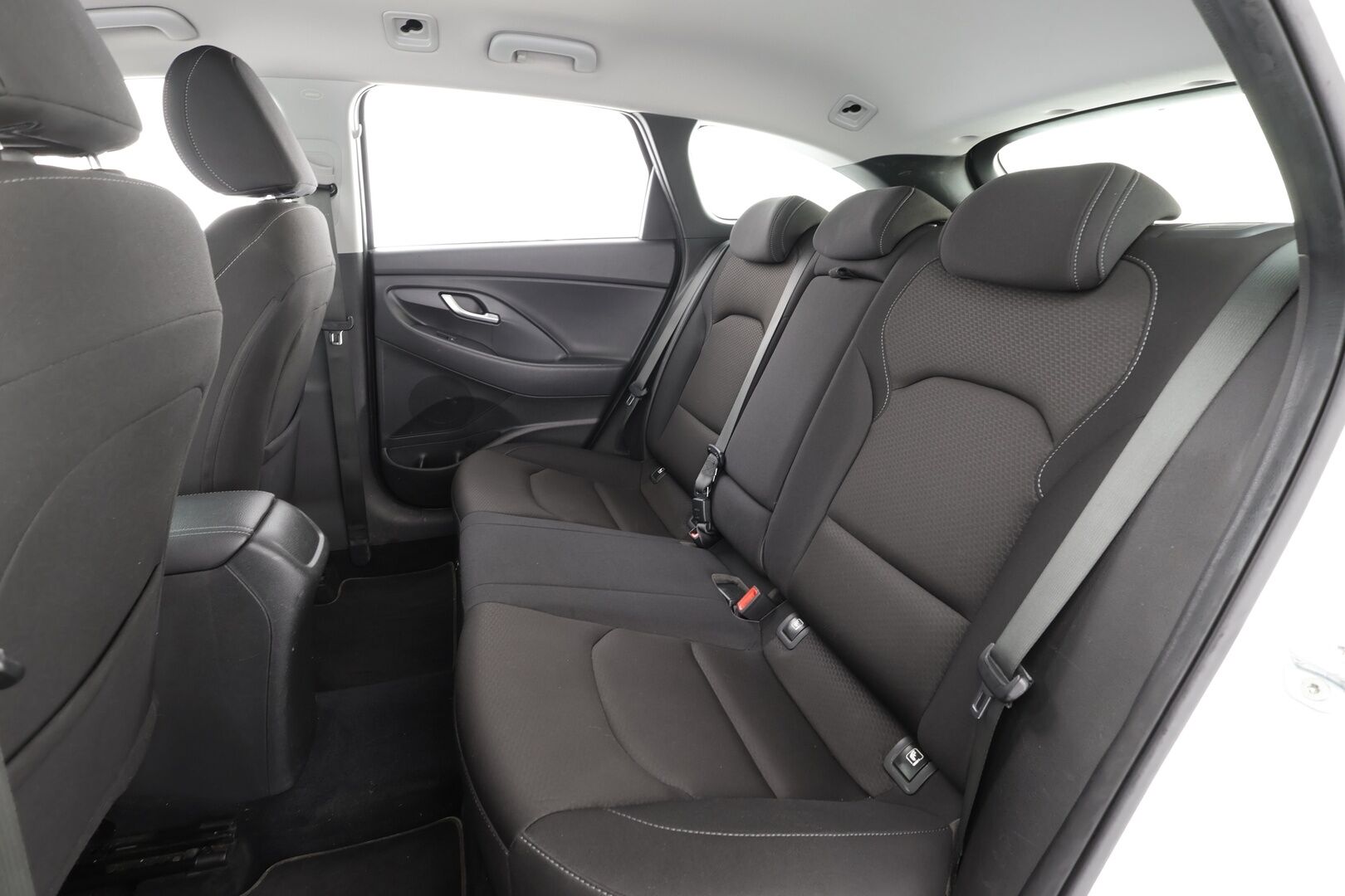 Hyundai i30 Wagon 2020 1,4 T-GDI 140 hv 7-DCT-aut Comfort - Koukku / Sisätilanlämmitin / LED / P.kamera / Kaistavahti / Apple&Android / Suomi-auto / Kahdet renkaat aluvanteilla / Laadukas Comfort varustelu