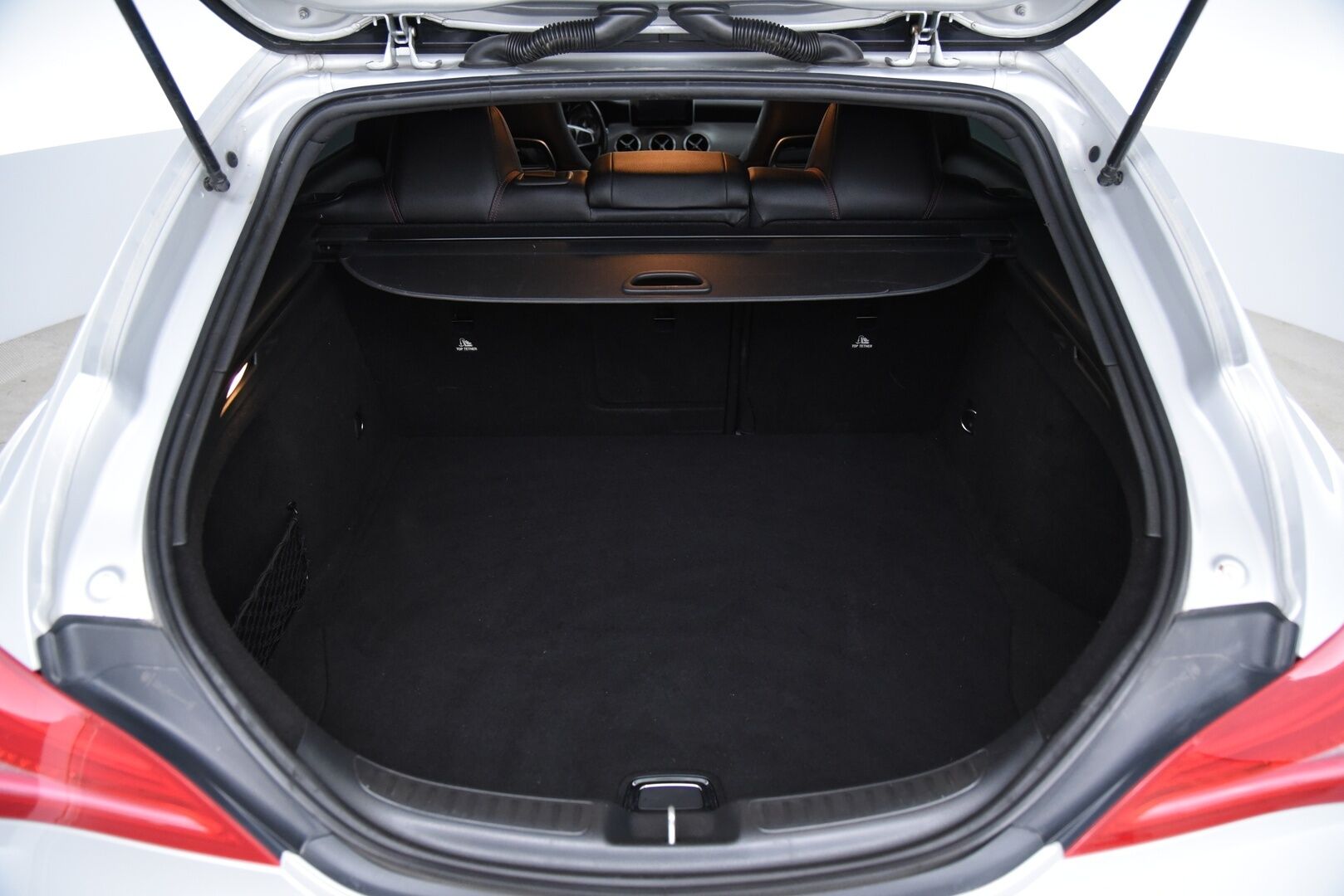 Mercedes-Benz CLA 2016 200 A Shooting Brake Business AMG / Bi-Xenon / Sporttipenkit / Lohkolämmitin - Night-paketti / Bluetooth / Tyylikäs yksilö!