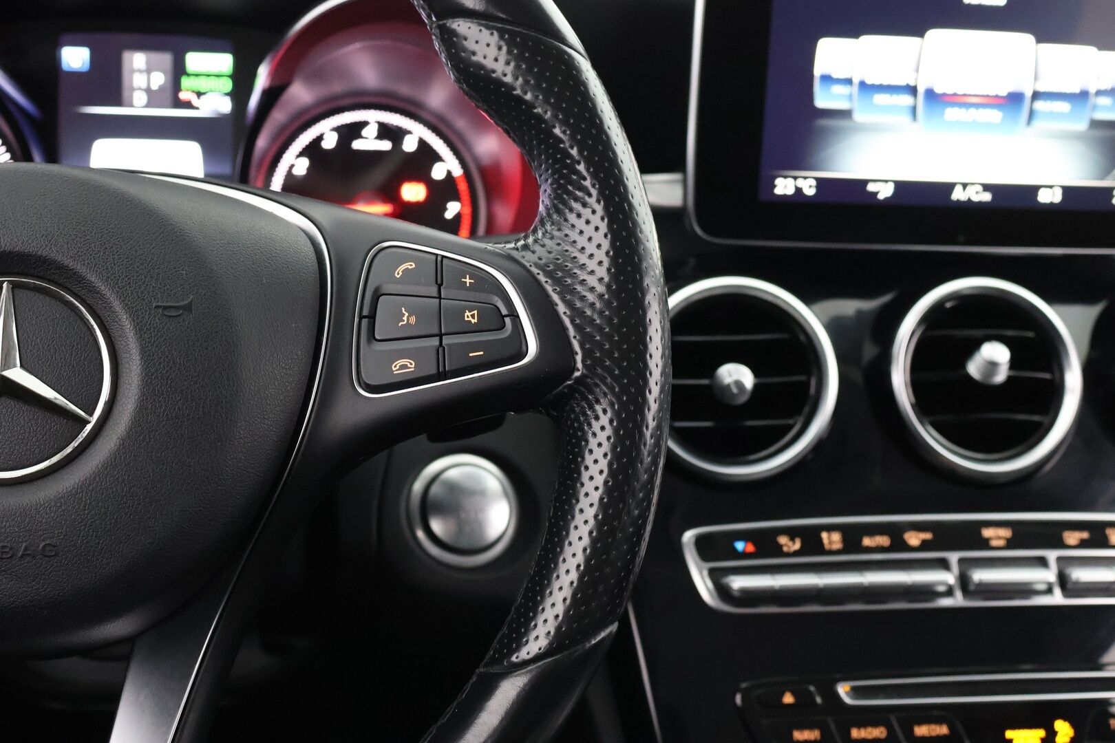 Mercedes-Benz C 2015 350 e T A Premium Business - Myydään  Huutokaupat.com - Distronic plus | P.kamera | IHC+ | BLIS | Airmatic
