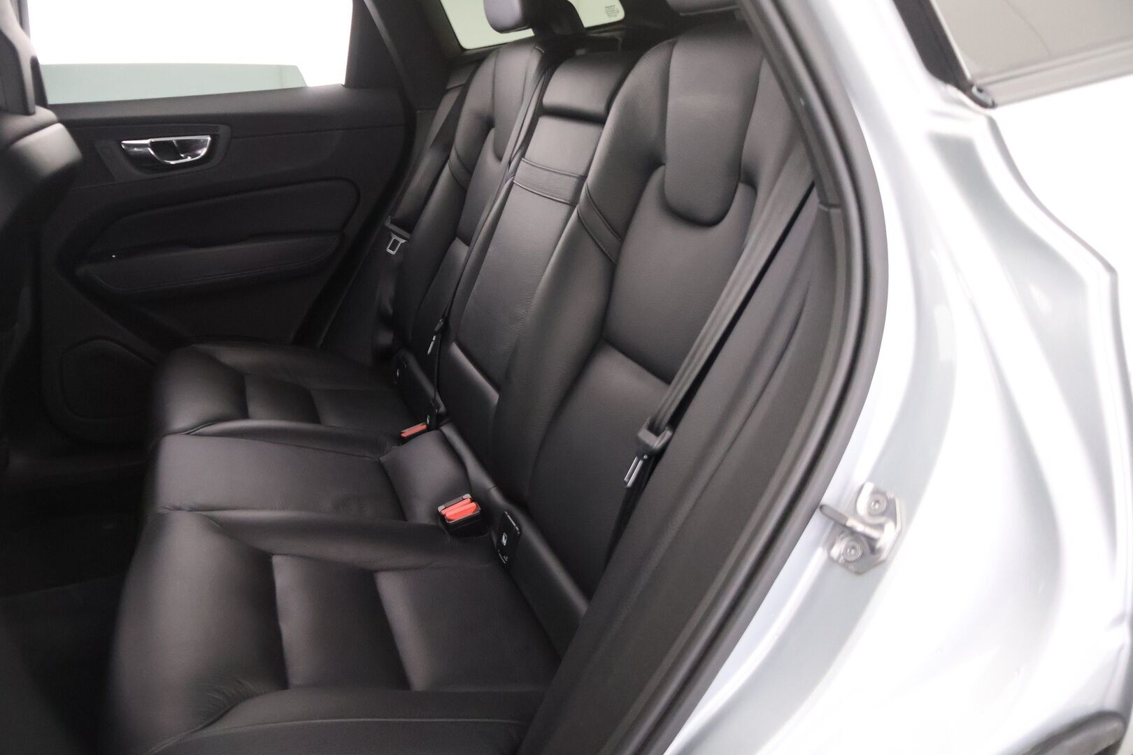 Volvo XC60 2018 D4 AWD Business aut - Ei Adblue | Pilot Assist | HUD | P-Kamera | Webasto | Koukku | Sportti nahat | LED | BLIS
