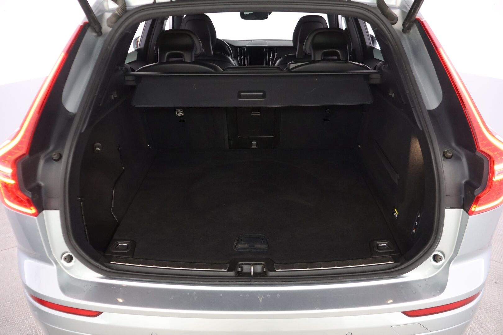 Volvo XC60 2018 D4 AWD Business aut - Ei Adblue | Pilot Assist | HUD | P-Kamera | Webasto | Koukku | Sportti nahat | LED | BLIS
