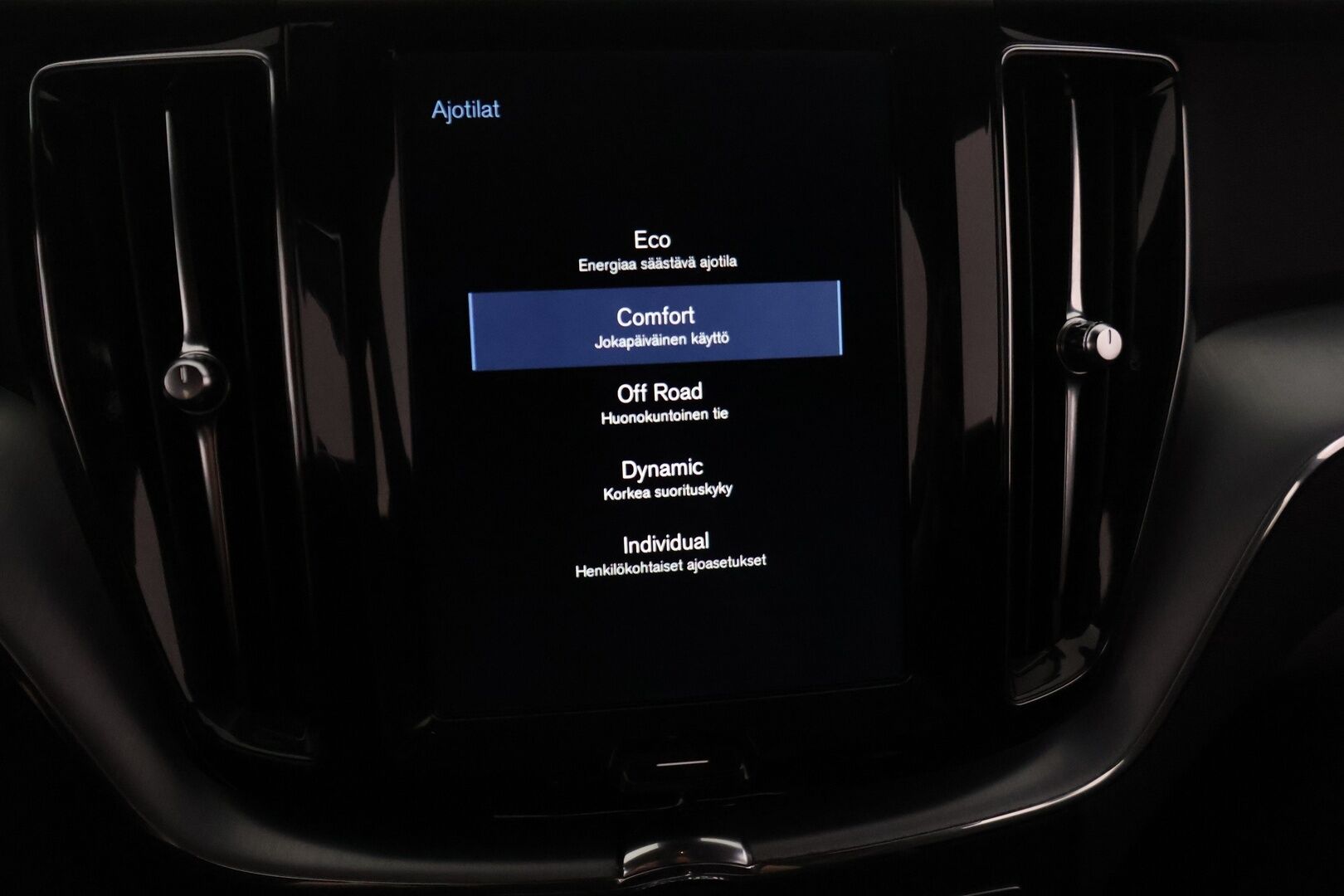 Volvo XC60 2018 D4 AWD Business aut - Ei Adblue | Pilot Assist | HUD | P-Kamera | Webasto | Koukku | Sportti nahat | LED | BLIS