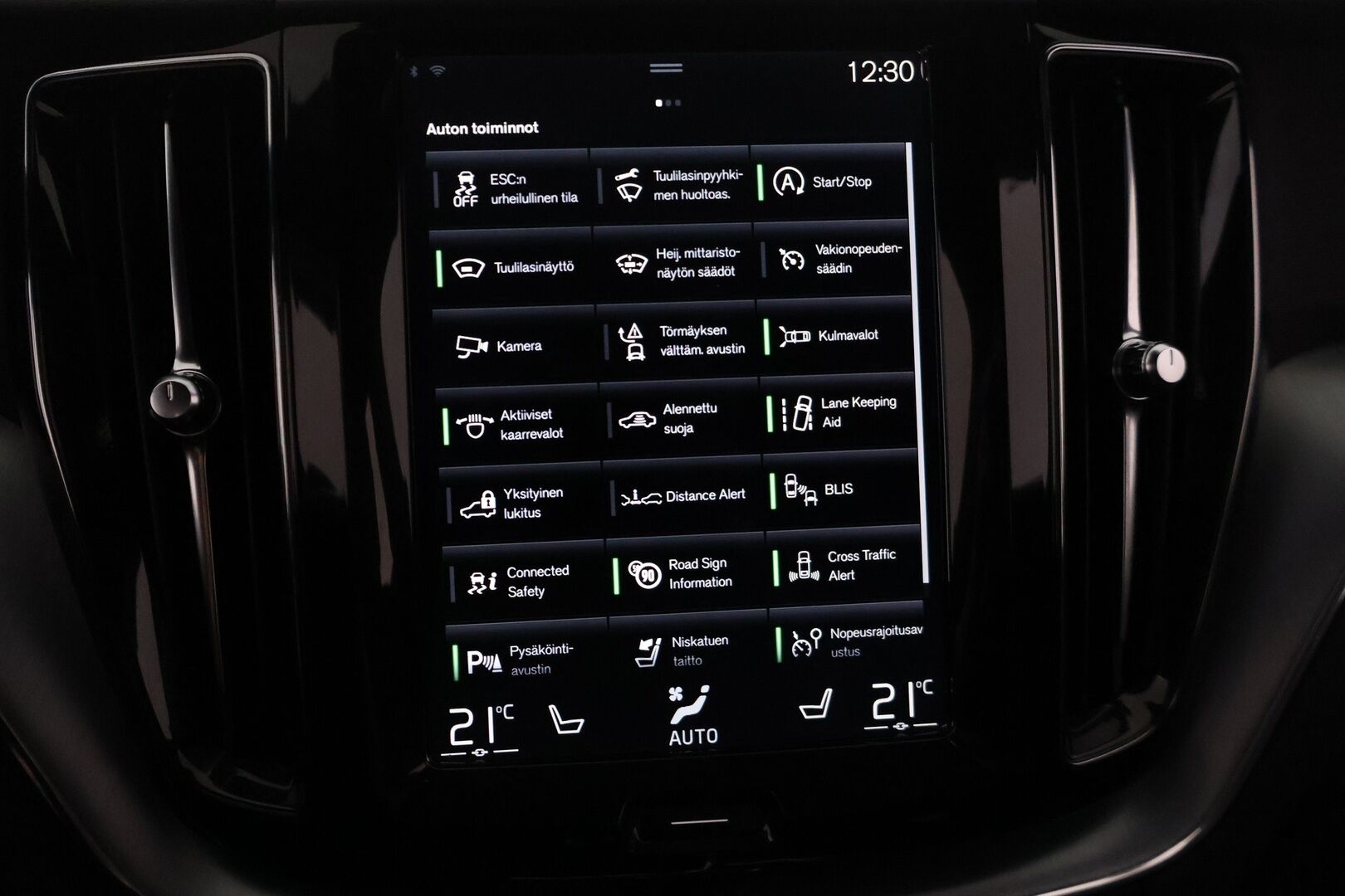 Volvo XC60 2018 D4 AWD Business aut - Ei Adblue | Pilot Assist | HUD | P-Kamera | Webasto | Koukku | Sportti nahat | LED | BLIS