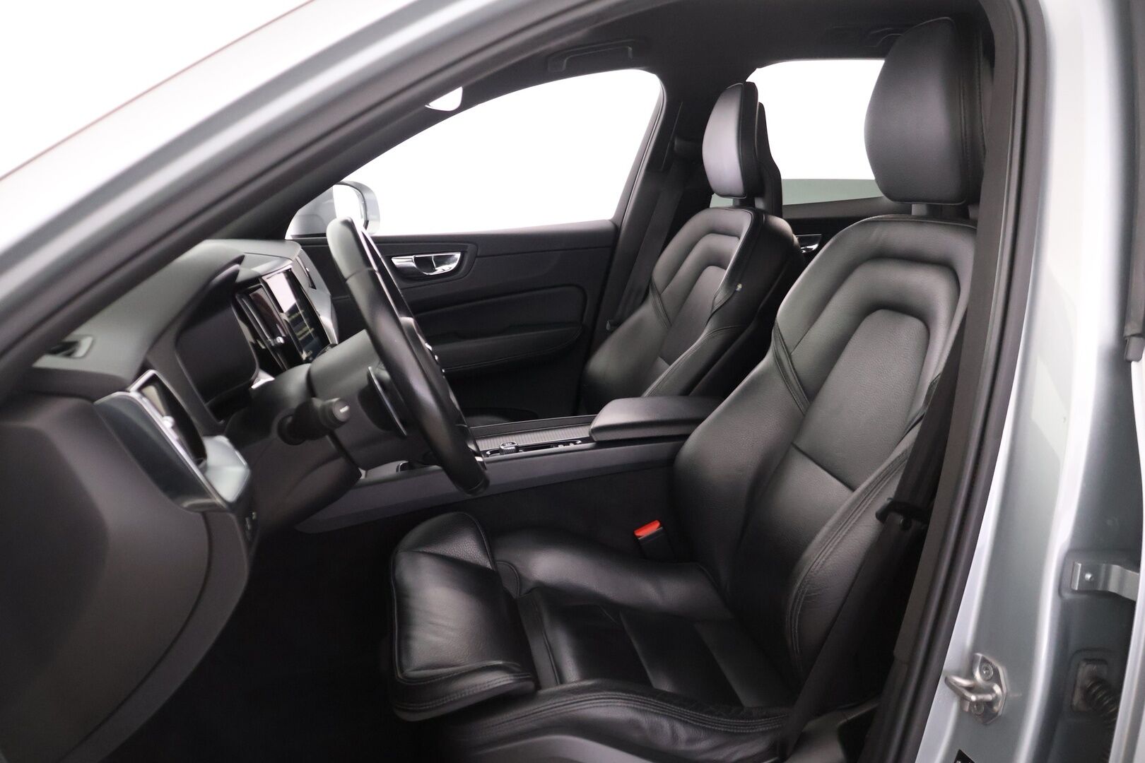 Volvo XC60 2018 D4 AWD Business aut - Ei Adblue | Pilot Assist | HUD | P-Kamera | Webasto | Koukku | Sportti nahat | LED | BLIS