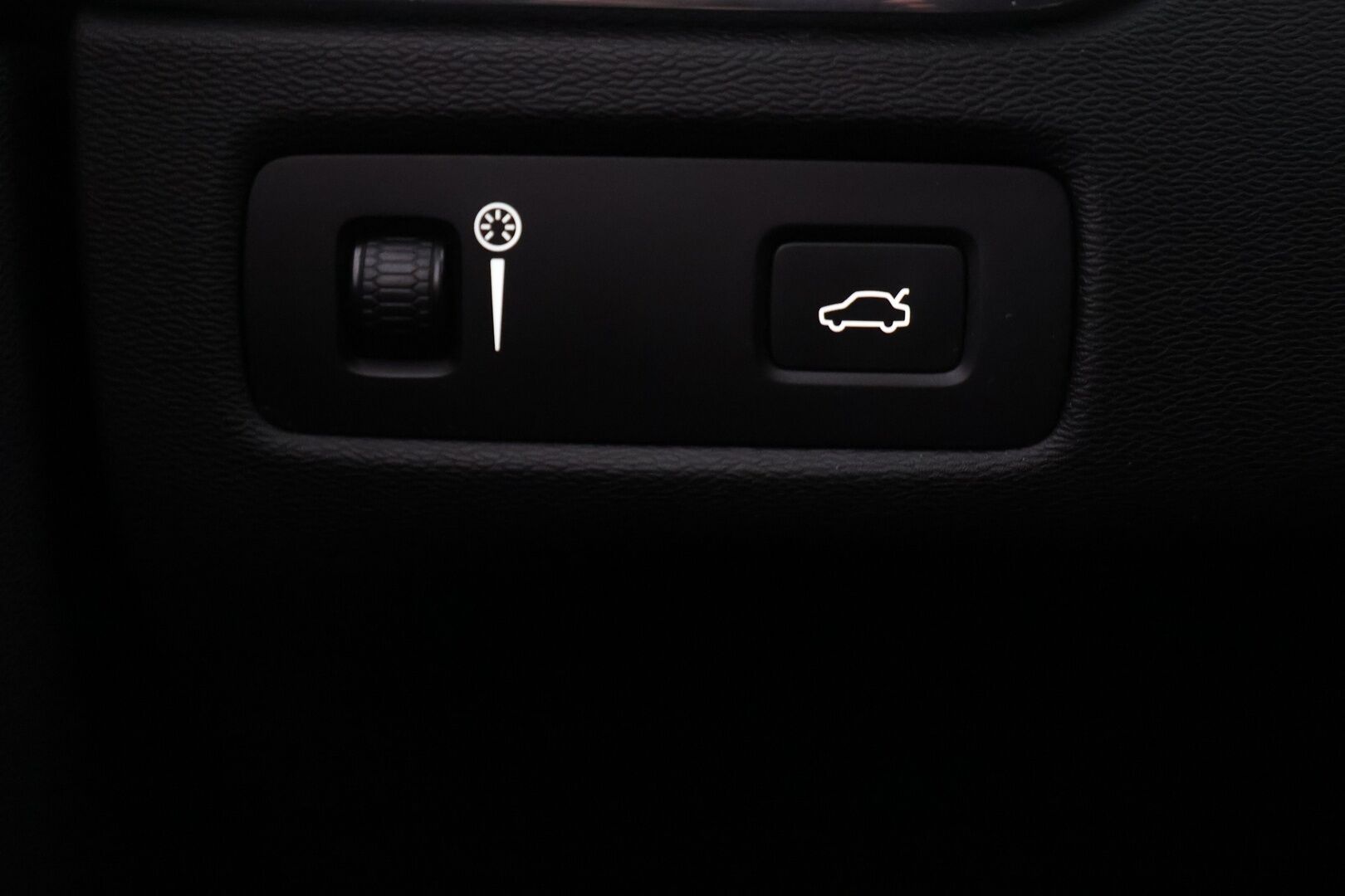 Volvo XC60 2018 D4 AWD Business aut - Ei Adblue | Pilot Assist | HUD | P-Kamera | Webasto | Koukku | Sportti nahat | LED | BLIS