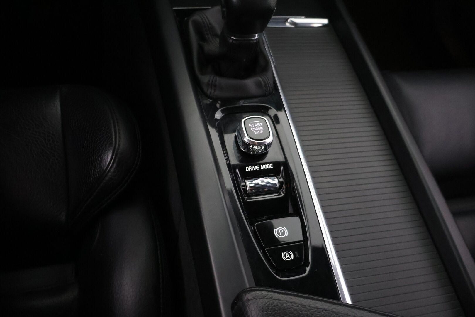 Volvo XC60 2018 D4 AWD Business aut - Ei Adblue | Pilot Assist | HUD | P-Kamera | Webasto | Koukku | Sportti nahat | LED | BLIS