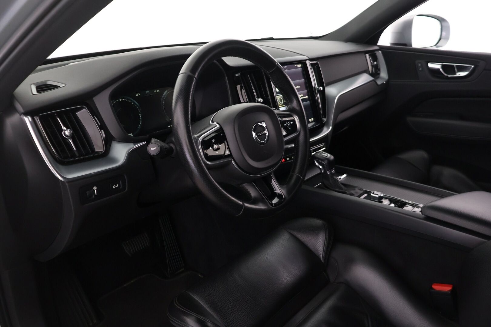 Volvo XC60 2018 D4 AWD Business aut - Ei Adblue | Pilot Assist | HUD | P-Kamera | Webasto | Koukku | Sportti nahat | LED | BLIS