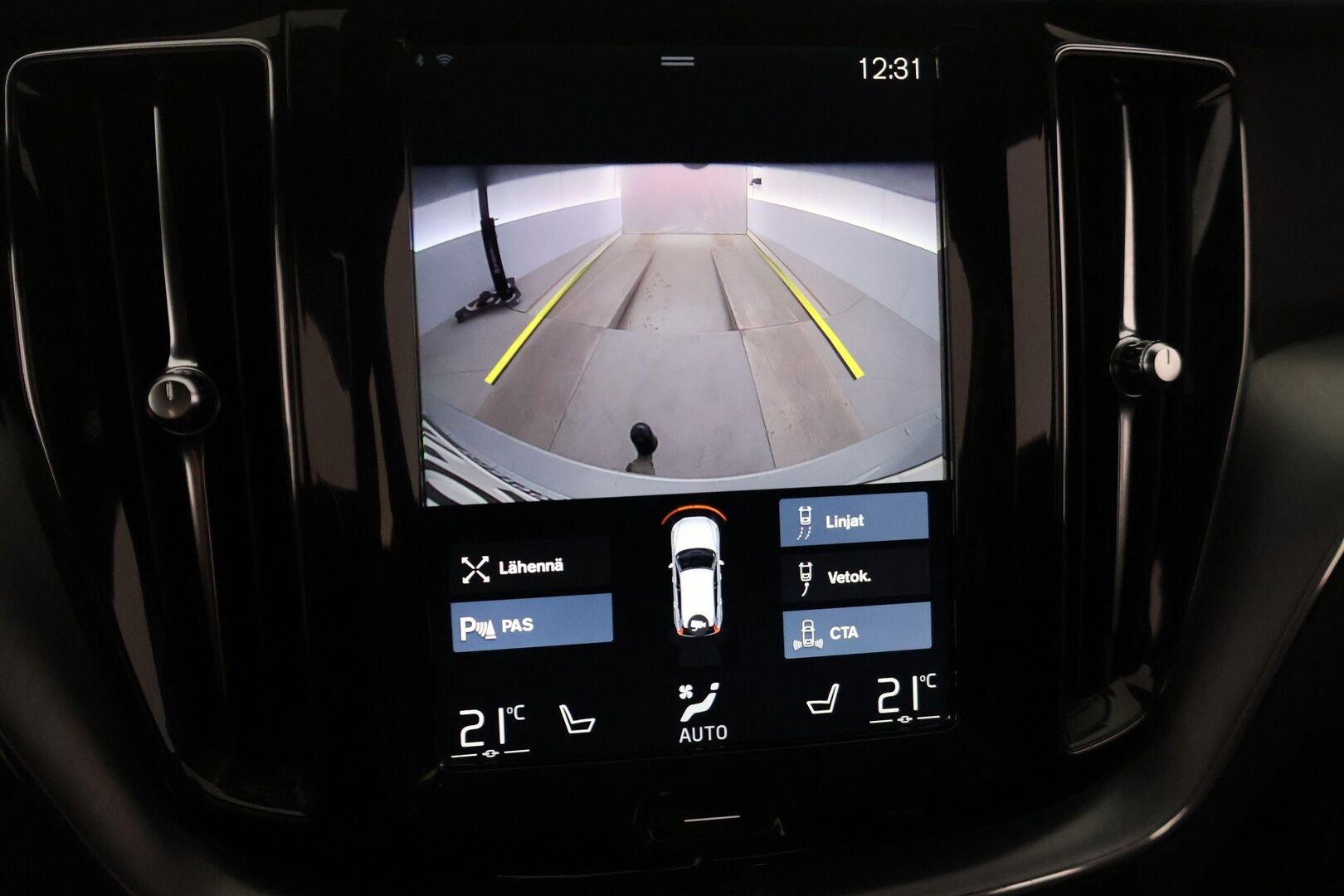 Volvo XC60 2018 D4 AWD Business aut - Ei Adblue | Pilot Assist | HUD | P-Kamera | Webasto | Koukku | Sportti nahat | LED | BLIS