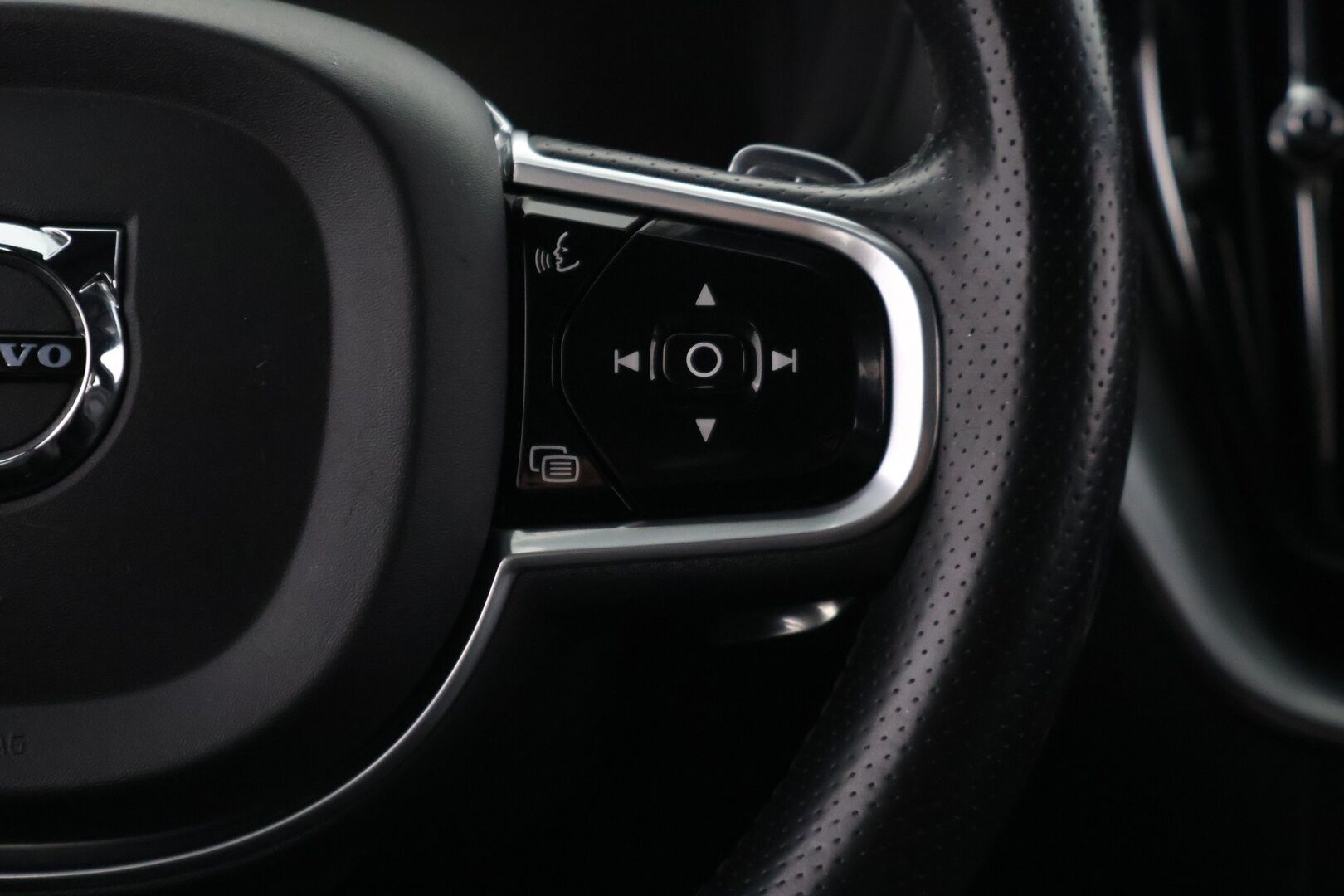 Volvo XC60 2018 D4 AWD Business aut - Ei Adblue | Pilot Assist | HUD | P-Kamera | Webasto | Koukku | Sportti nahat | LED | BLIS