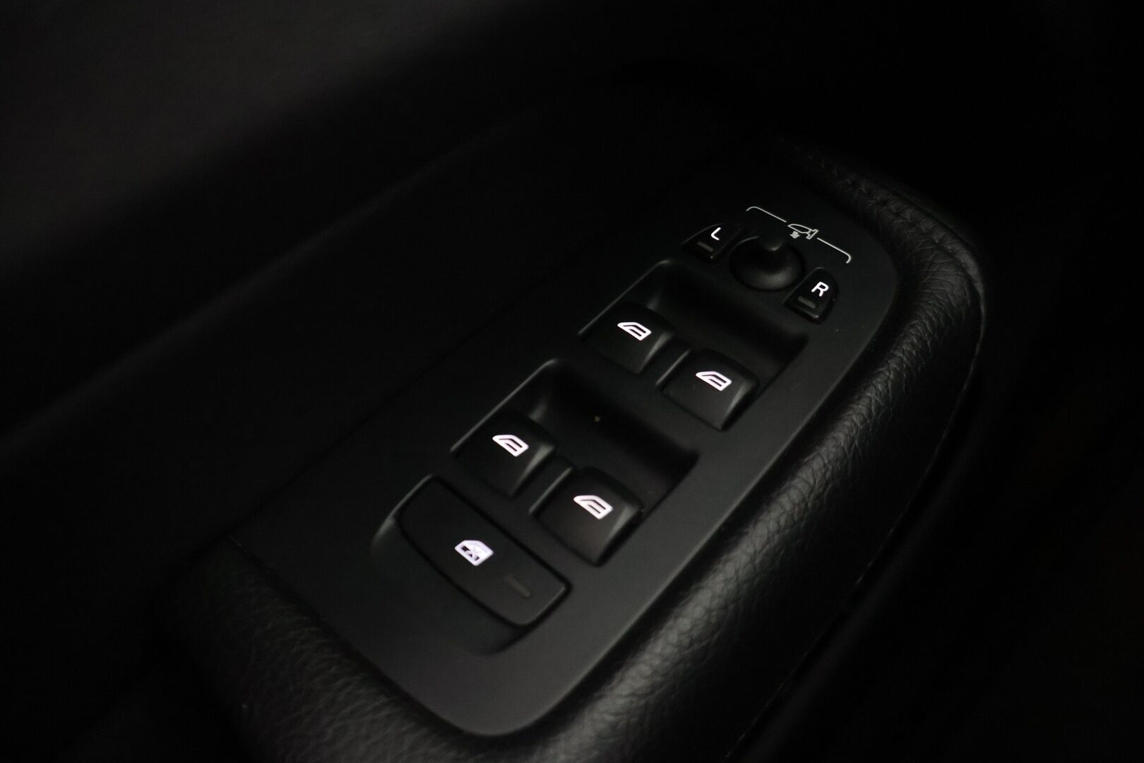 Volvo XC60 2018 D4 AWD Business aut - Ei Adblue | Pilot Assist | HUD | P-Kamera | Webasto | Koukku | Sportti nahat | LED | BLIS