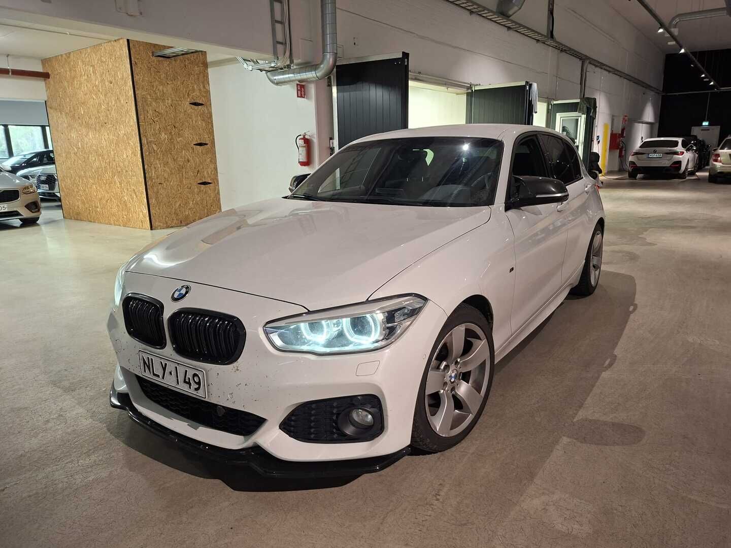BMW 118 2016 F20 Hatchback 118i A Business M Sport - | LED | Vakkari | Lohko+Sisäp. | Putkistoa modattu | Tutkat | 2x BMW Stylet | Näyttävä |