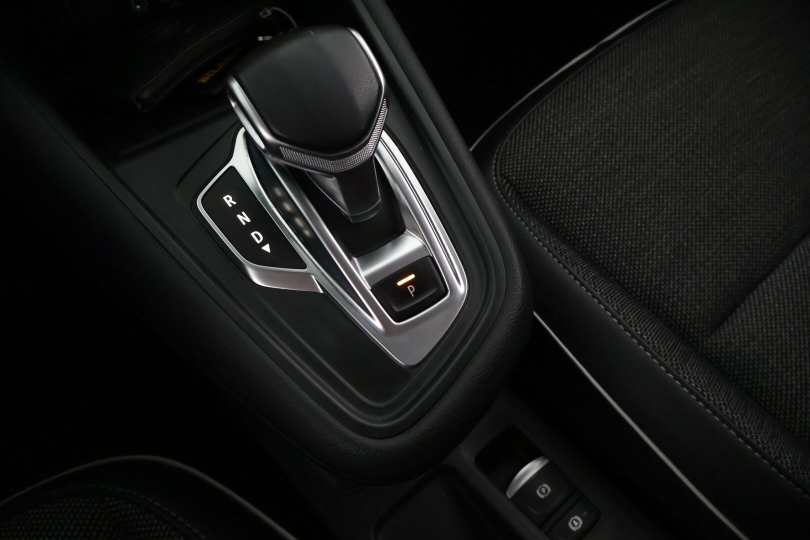 Renault Captur 2020 TCe 130 EDC7-aut Intens - Suomi-auto | Metalliväri | Huoltokirja | Digimittaristo | AppleCarPlay&AndroidAuto | Peruutuskamera | Kahdet renkaat | fAjotapavalitsin: Eco / Sport / My Sense | Pysäköintitutkat edessä ja takana |
