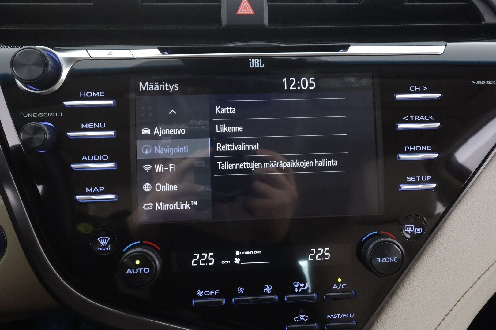 Toyota Camry 2020 2,5 Hybrid Premium Business - | HUD | JBL | ACC | LED | P.Kamera | Sähköpenkit | Nahkaverhoilu | Kaistavahti | Navi | Keyless | Katveavustin | 2-om Suomi-auto | ALV | Kahdet renkaat |