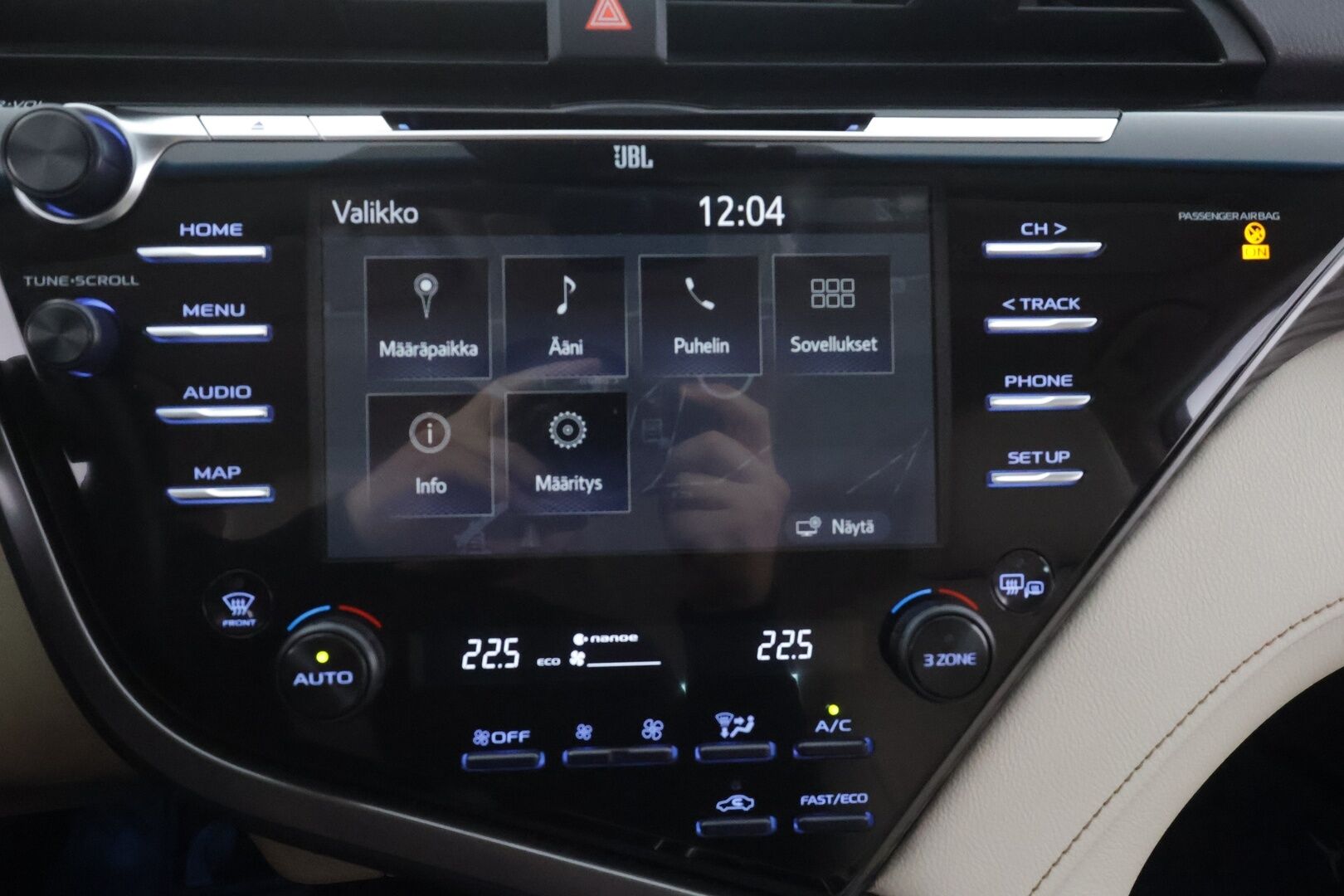 Toyota Camry 2020 2,5 Hybrid Premium Business - | HUD | JBL | ACC | LED | P.Kamera | Sähköpenkit | Nahkaverhoilu | Kaistavahti | Navi | Keyless | Katveavustin | 2-om Suomi-auto | ALV | Kahdet renkaat |
