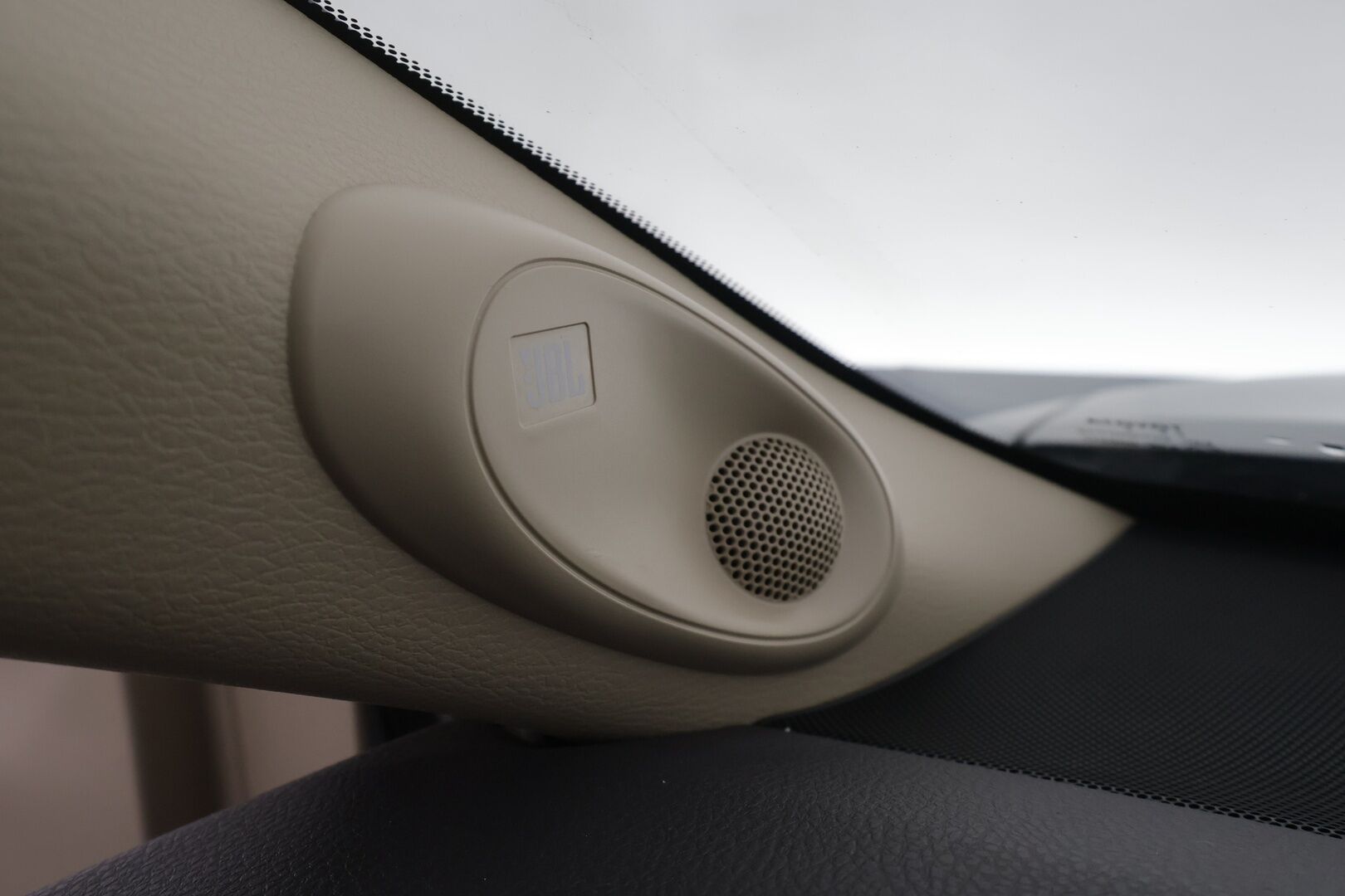 Toyota Camry 2020 2,5 Hybrid Premium Business - | HUD | JBL | ACC | LED | P.Kamera | Sähköpenkit | Nahkaverhoilu | Kaistavahti | Navi | Keyless | Katveavustin | 2-om Suomi-auto | ALV | Kahdet renkaat |