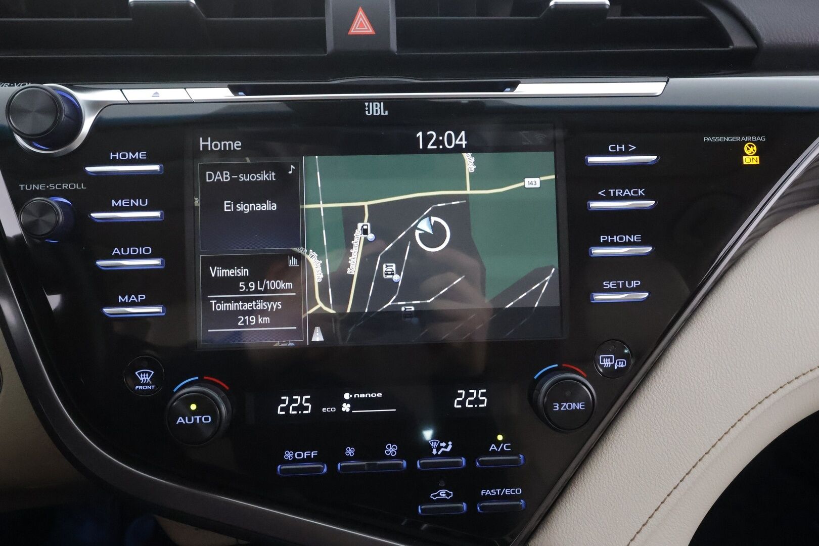 Toyota Camry 2020 2,5 Hybrid Premium Business - | HUD | JBL | ACC | LED | P.Kamera | Sähköpenkit | Nahkaverhoilu | Kaistavahti | Navi | Keyless | Katveavustin | 2-om Suomi-auto | ALV | Kahdet renkaat |
