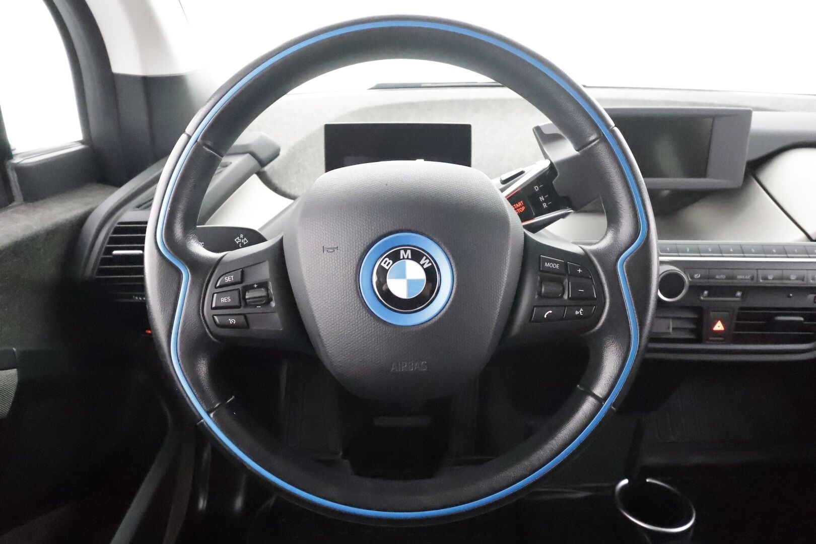 BMW i3 2015 60Ah * Digimittaristo / LED / P.Kamera / Vakkari / Navi * - Huippu sähkäri / Edullinen käyttöauto / Hyvät renkaat ja juuri katsastettu - HULLUT AVAJAISHULINAT KORKOTARJOUS 3,29 %