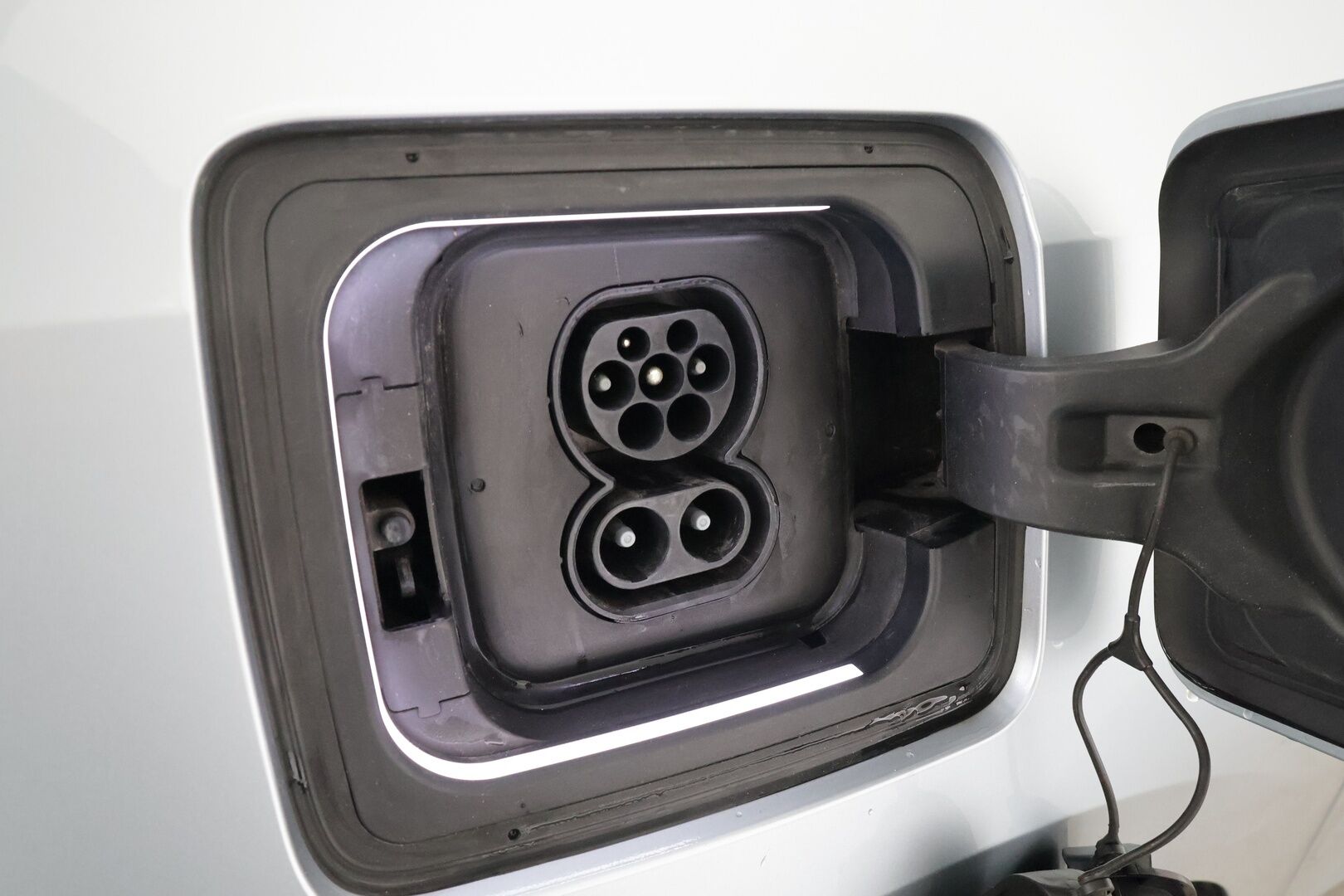 BMW i3 2015 i3 60ah * Digimittaristo / LED / P.Kamera / Vakkari / Navi *