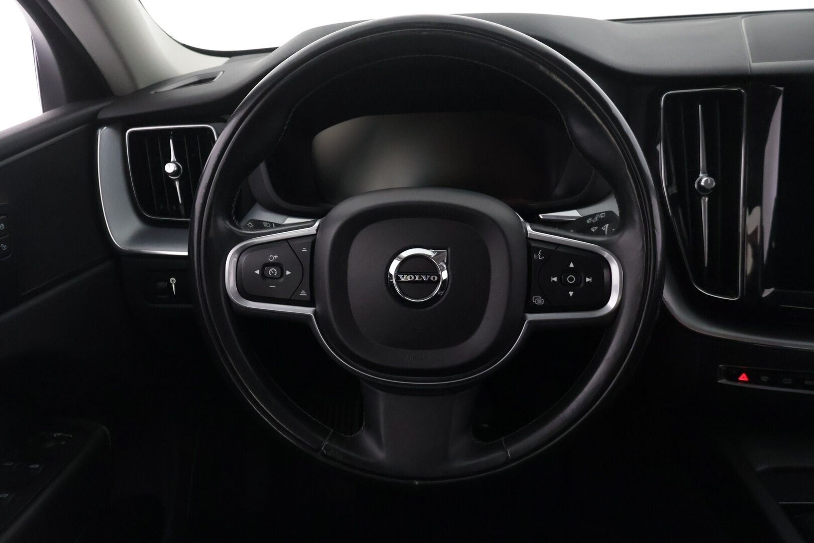 Volvo XC60 2018 T5 AWD Business aut - Juuri katsastettu! | Webasto | P.kamera | Adapt.vakkari | Puolnahat | Rehti bensiini ilman hybridiä!