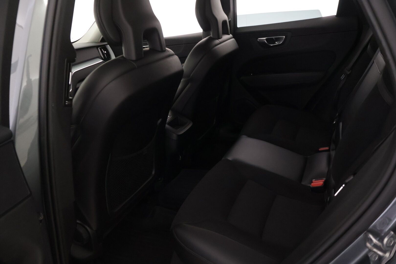 Volvo XC60 2018 T5 AWD Business aut - Juuri katsastettu! | Webasto | P.kamera | Adapt.vakkari | Puolnahat | Rehti bensiini ilman hybridiä!