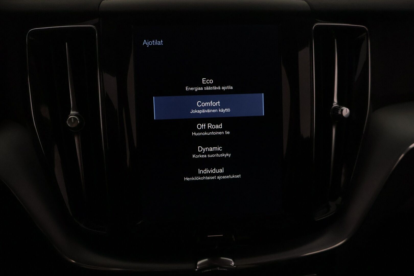 Volvo XC60 2018 T5 AWD Business aut - Juuri katsastettu! | Webasto | P.kamera | Adapt.vakkari | Puolnahat | Rehti bensiini ilman hybridiä!