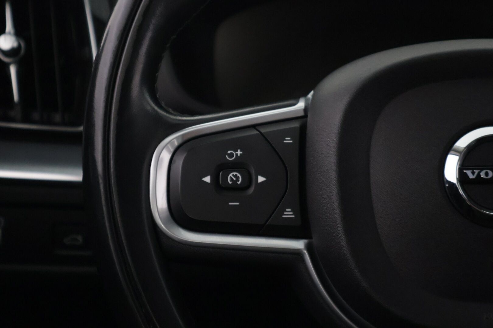 Volvo XC60 2018 T5 AWD Business aut - Juuri katsastettu! | Webasto | P.kamera | Adapt.vakkari | Puolnahat | Rehti bensiini ilman hybridiä!