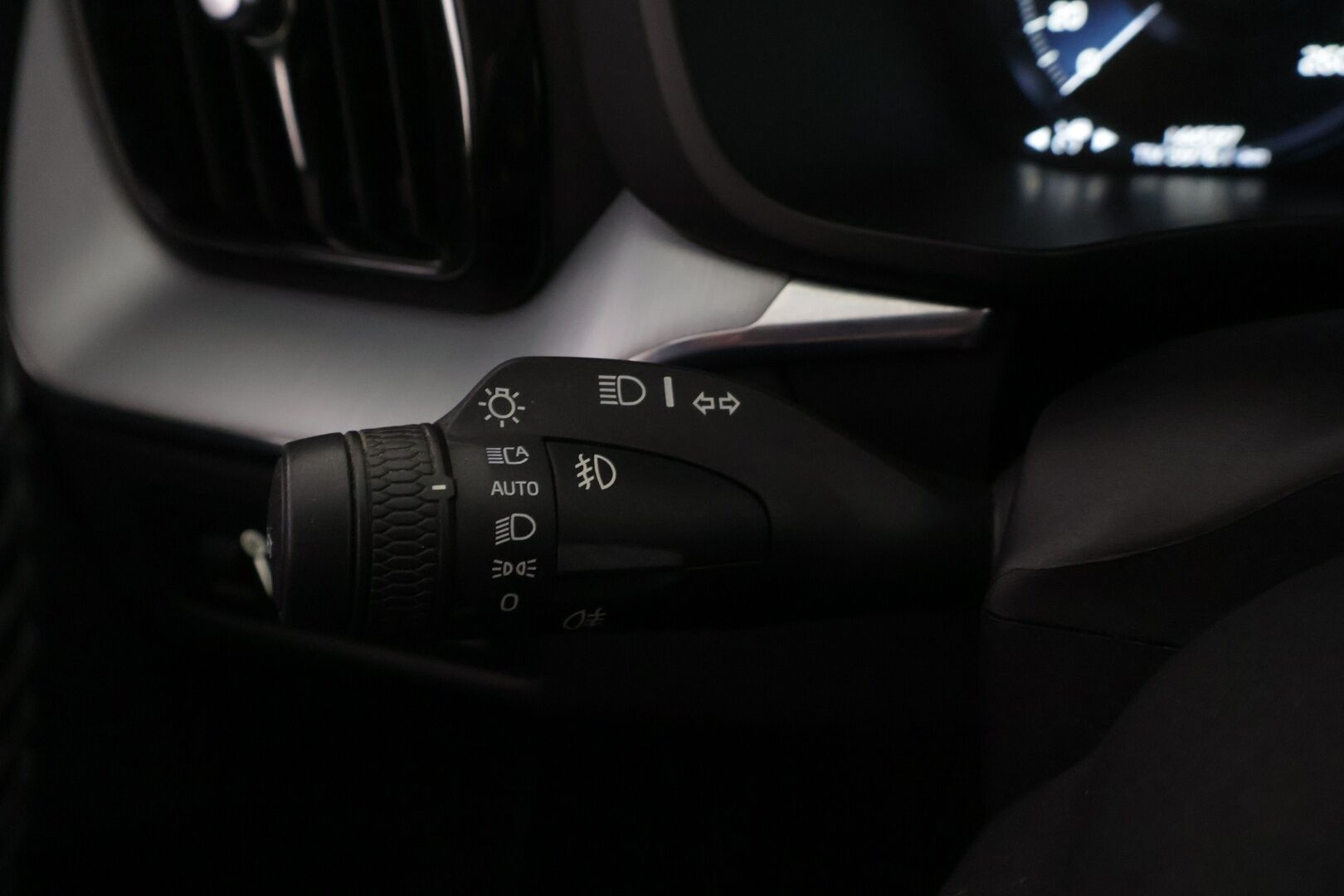 Volvo XC60 2018 T5 AWD Business aut - Juuri katsastettu! | Webasto | P.kamera | Adapt.vakkari | Puolnahat | Rehti bensiini ilman hybridiä!