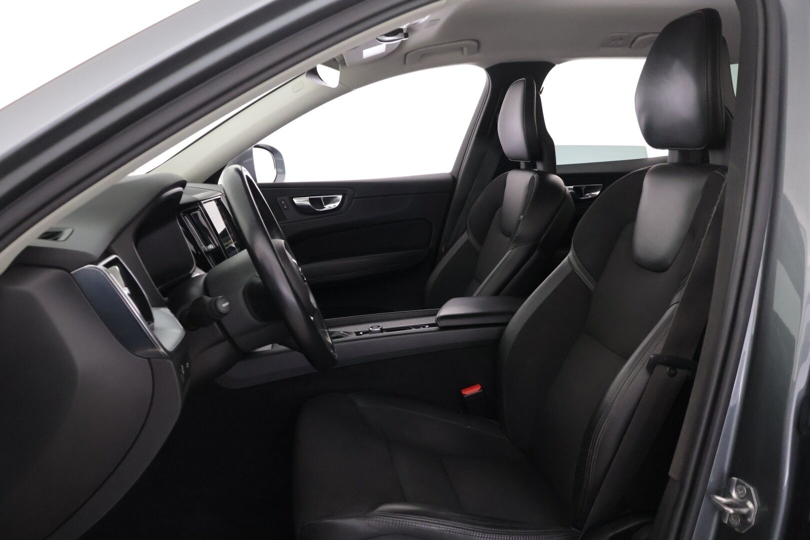 Volvo XC60 2018 T5 AWD Business aut - Juuri katsastettu! | Webasto | P.kamera | Adapt.vakkari | Puolnahat | Rehti bensiini ilman hybridiä!